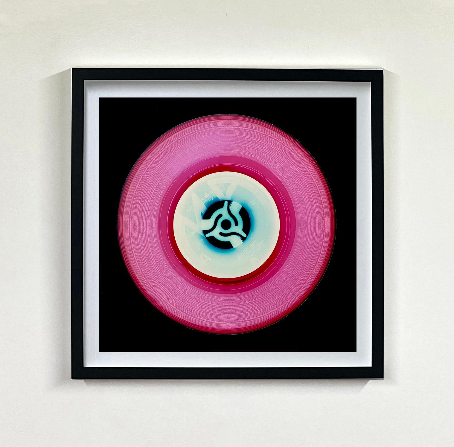 Vinyl Kollektion 10 Stck Mehrfarbige Installation  Pop-Art Farbfotografie – Photograph von Heidler & Heeps