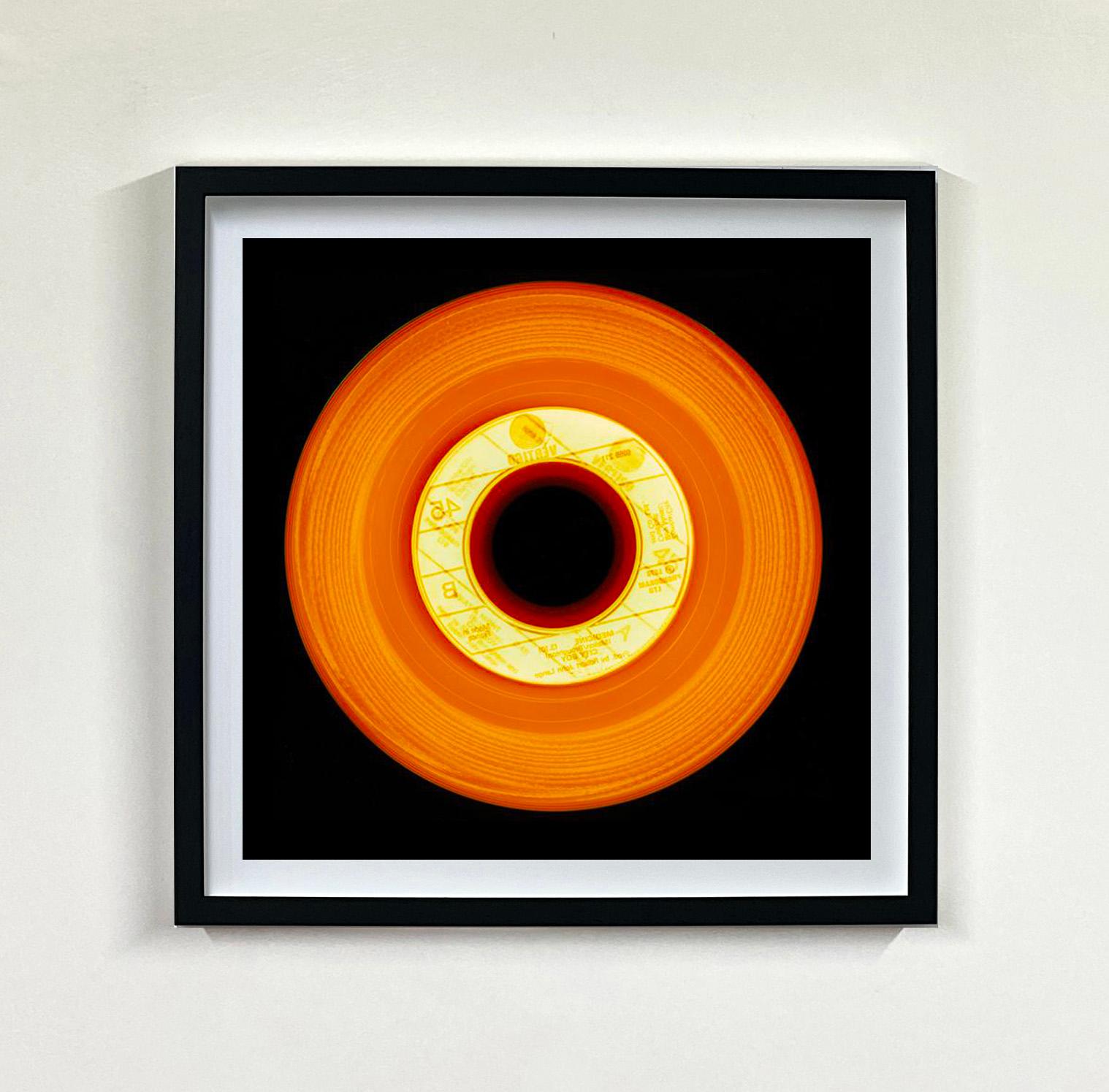 Vinyl Kollektion 10 Stück Mehrfarbige Installation – Pop-Art Farbfotografie im Angebot 3