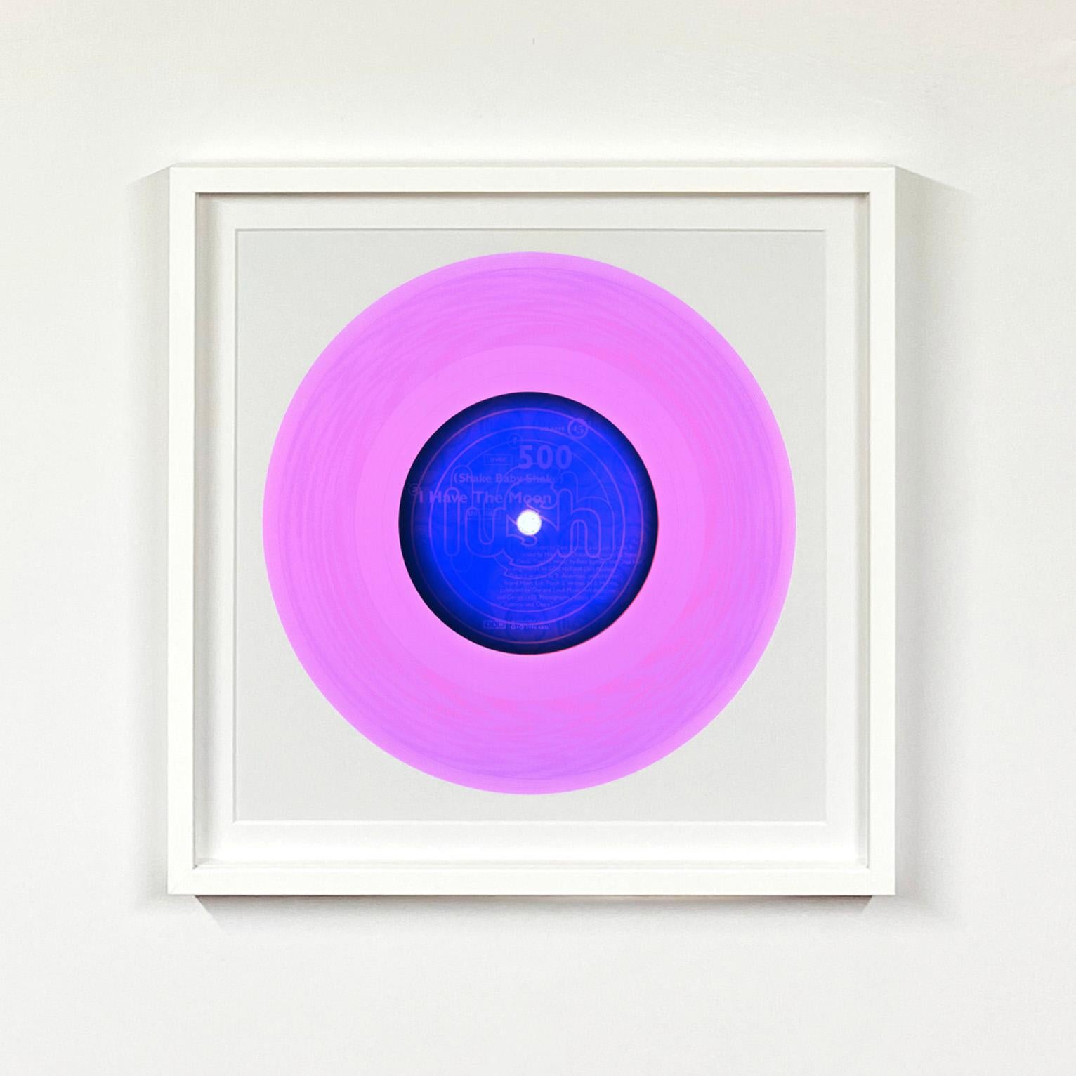 Vinyl Kollektion 16 Stück Multicolor Installation - Pop Art Farbfotografie (Beige), Color Photograph, von Heidler & Heeps