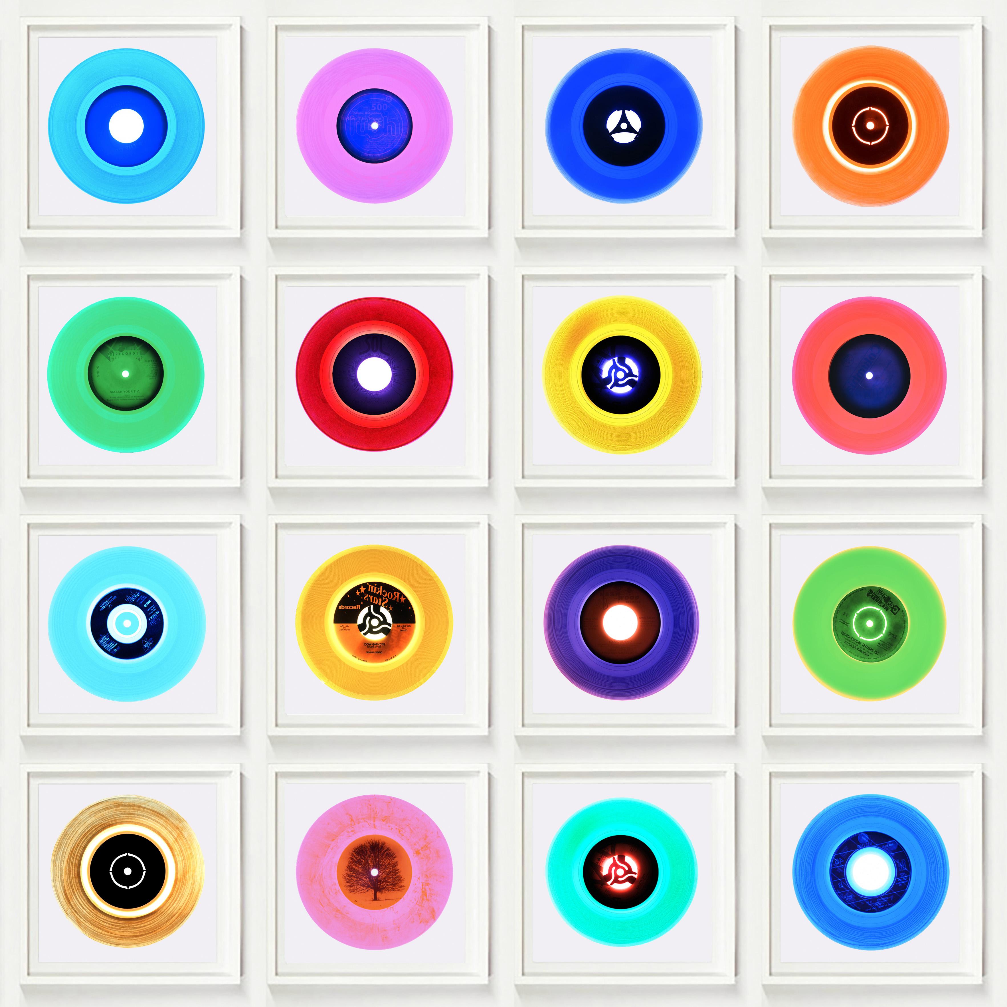 Heidler & Heeps Color Photograph – Vinyl Kollektion 16 Stück Multicolor Installation - Pop Art Farbfotografie