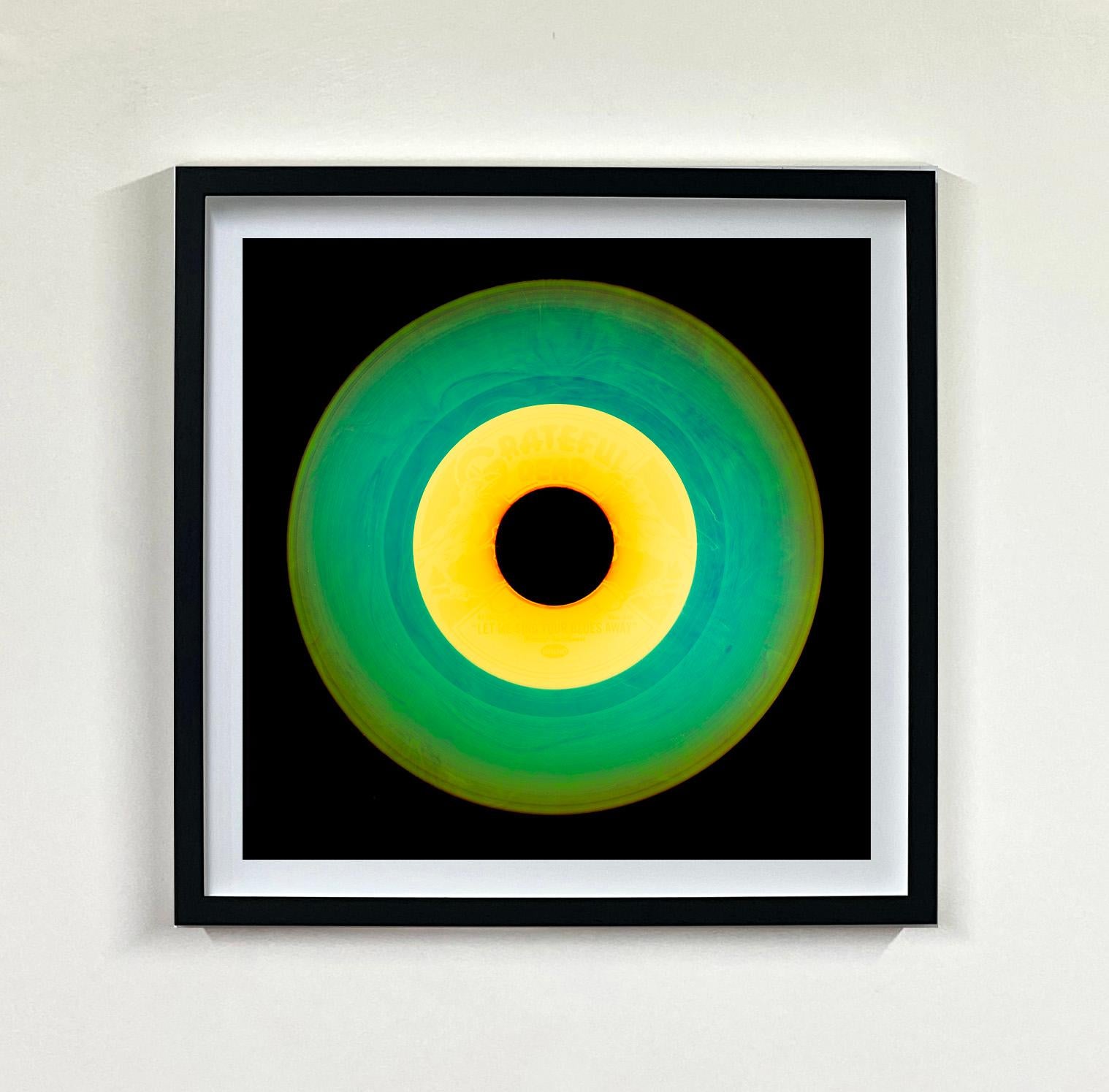Vinyl Kollektion 16 Stück Mehrfarbige quadratische Installation – Pop-Art-Fotografie im Angebot 9