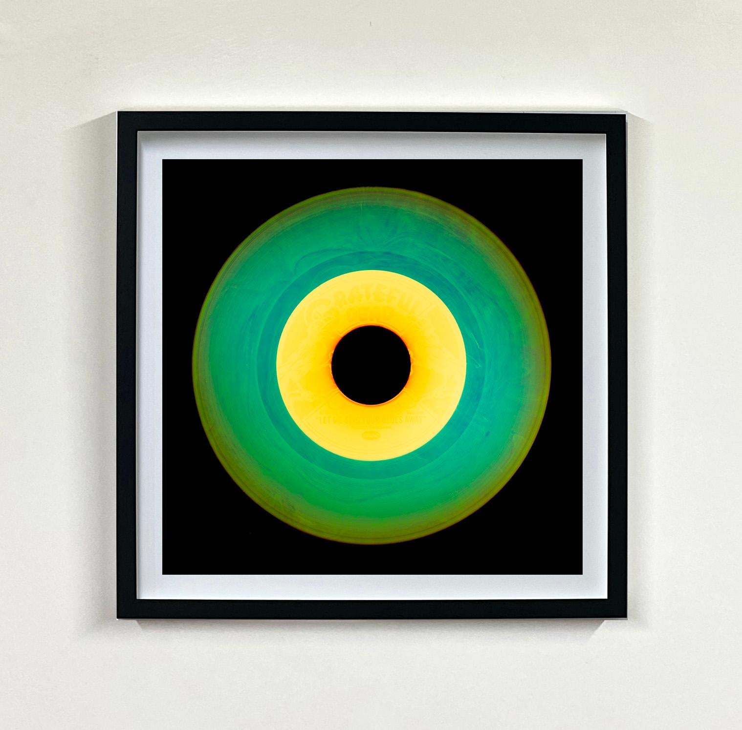 Colección Vinilo 16 Piezas Cuadrado Multicolor Instalación - Fotografía Pop Art en venta 7