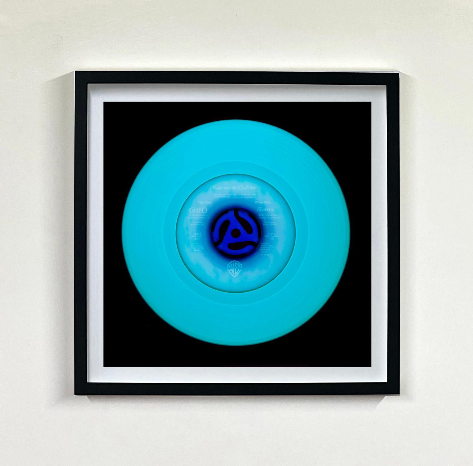 Vinyl Kollektion 16 Stück Mehrfarbige quadratische Installation – Pop-Art-Fotografie im Angebot 11