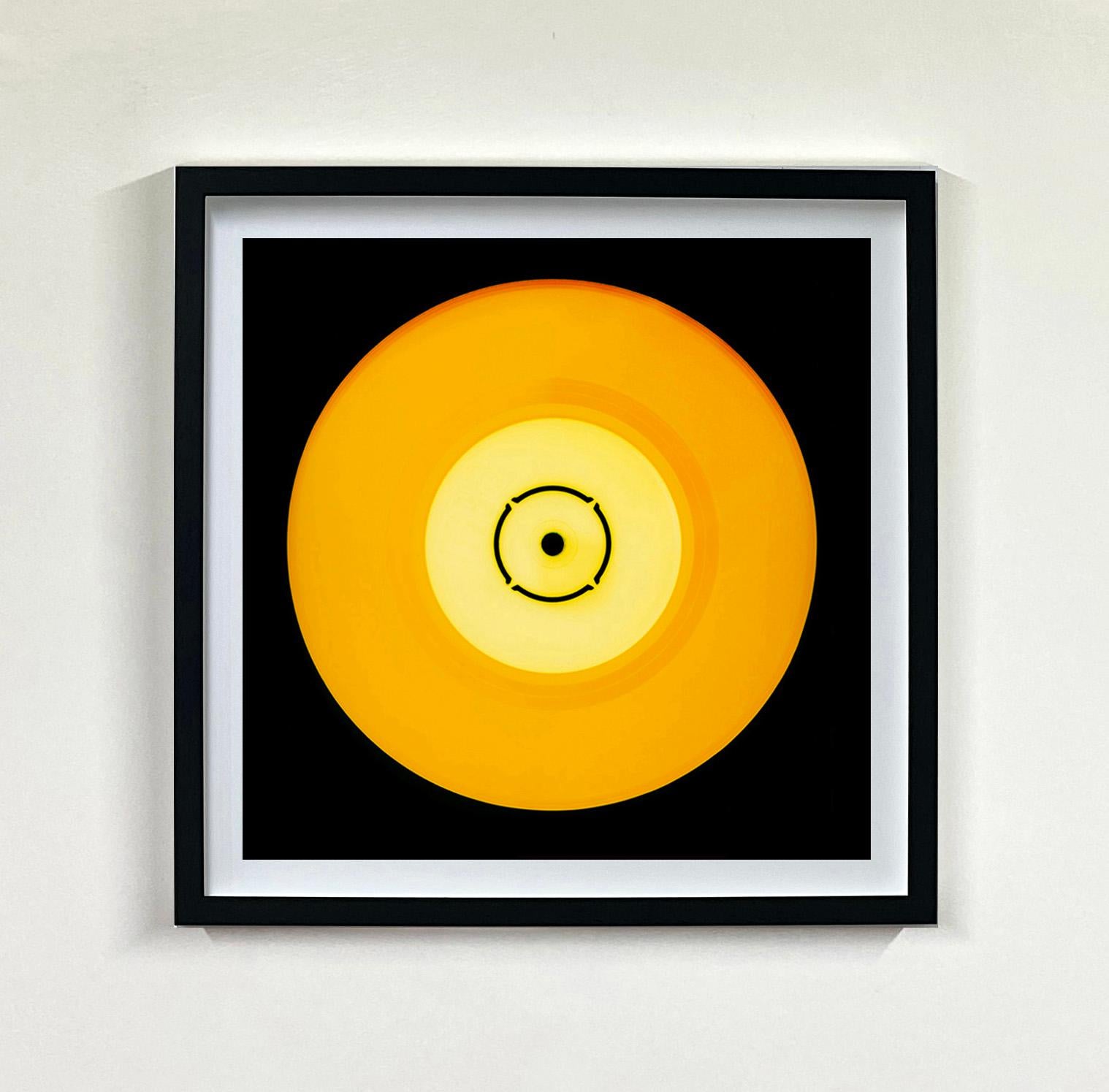 Vinyl Kollektion 16 Stück Mehrfarbige quadratische Installation – Pop-Art-Fotografie im Angebot 12