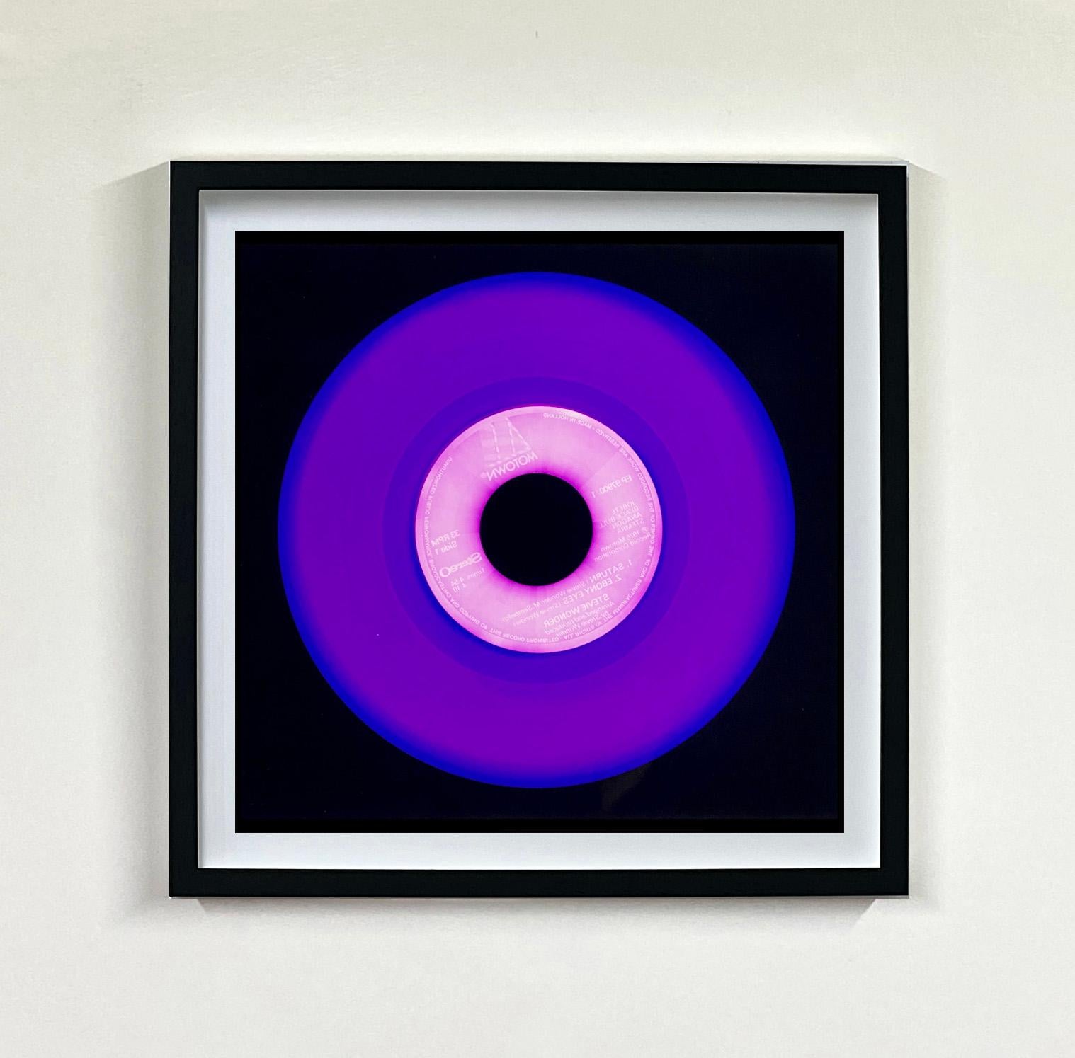 Vinyl Kollektion 16 Stück Mehrfarbige quadratische Installation – Pop-Art-Fotografie im Angebot 15