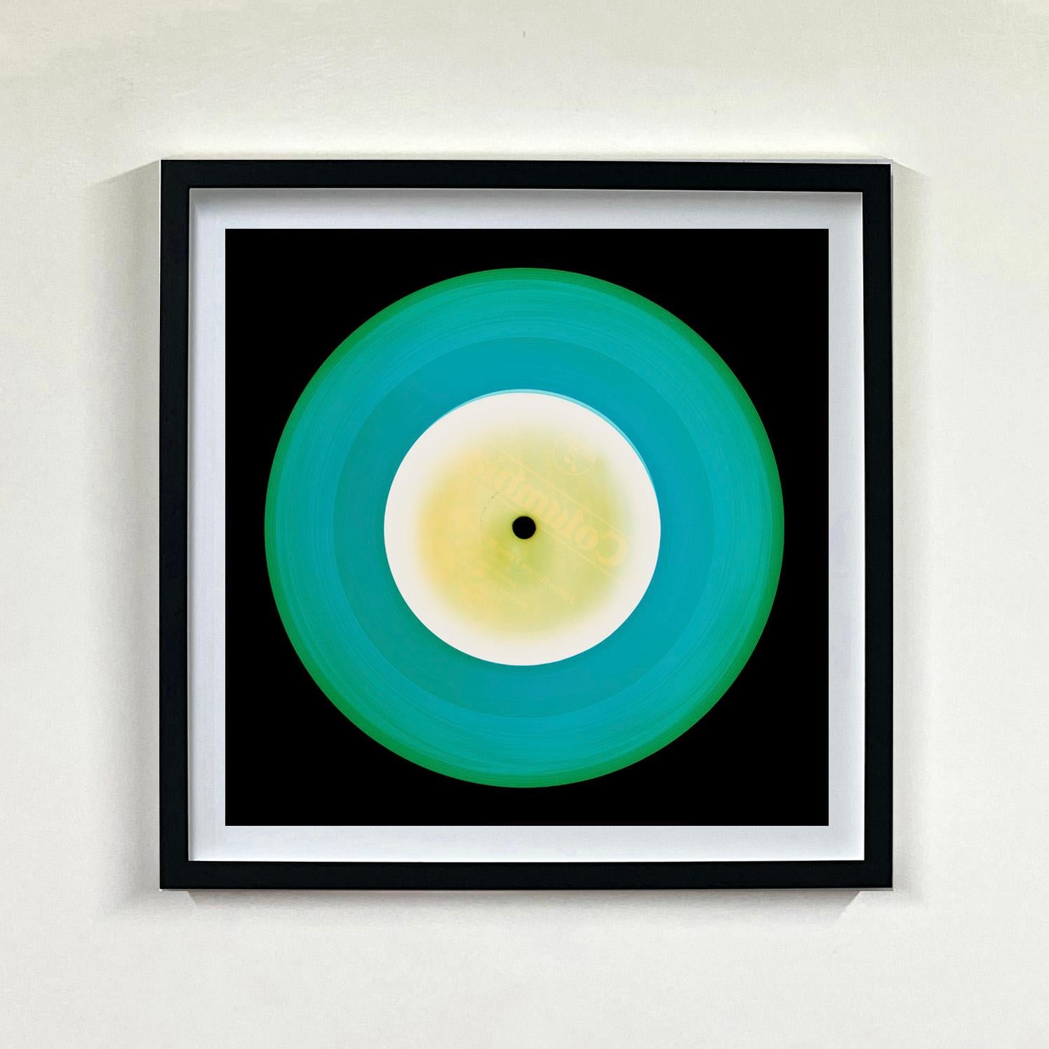 Colección de Vinilo Heidler & Heeps Instalación Cuadrada Multicolor de Dieciséis Piezas.
Los aclamados fotógrafos contemporáneos Richard Heeps y Natasha Heidler han colaborado para crear esta fascinante colección. Una celebración del disco de vinilo
