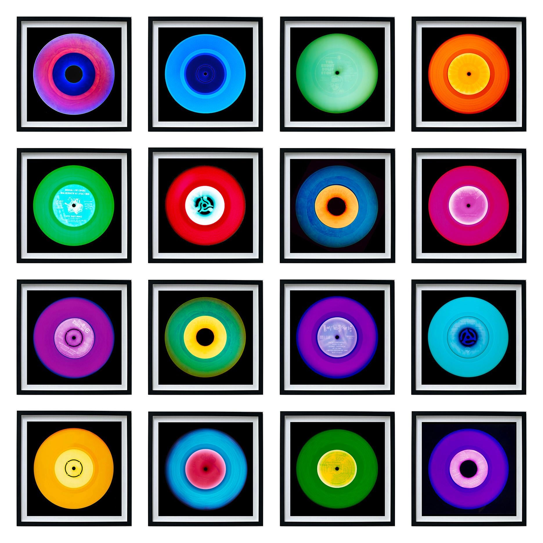 Vinyl Kollektion 16 Stück Mehrfarbige quadratische Installation – Pop-Art-Fotografie