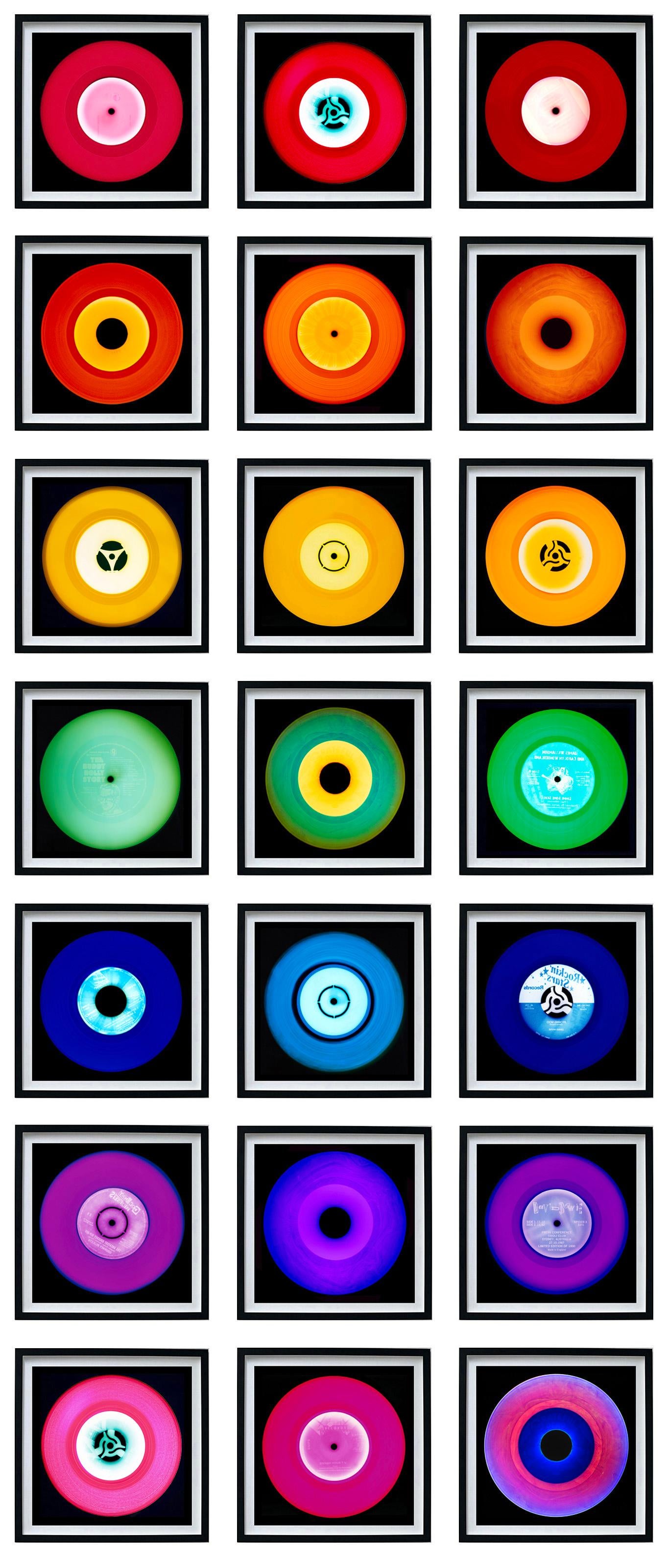 Vinyl Kollektion 21 Stück Mehrfarbige Installation – Pop-Art Farbfotografie