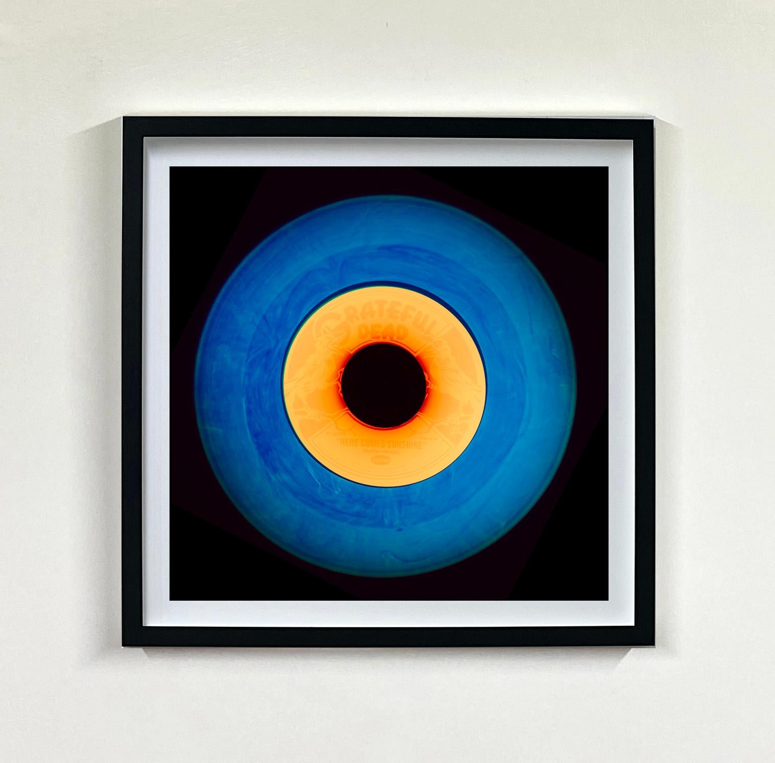 Vinyl Kollektion 25 Stück Mehrfarbige quadratische Installation – Pop-Art-Fotografie im Angebot 6