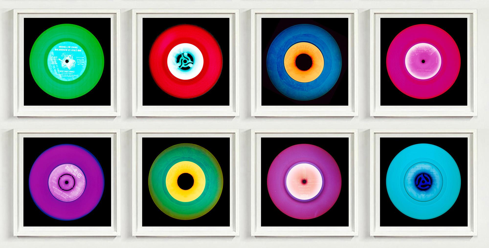Vinyl Kollektion 8 Stück Multicolor Installation - Pop-Art-Farbfotografie – Photograph von Heidler & Heeps