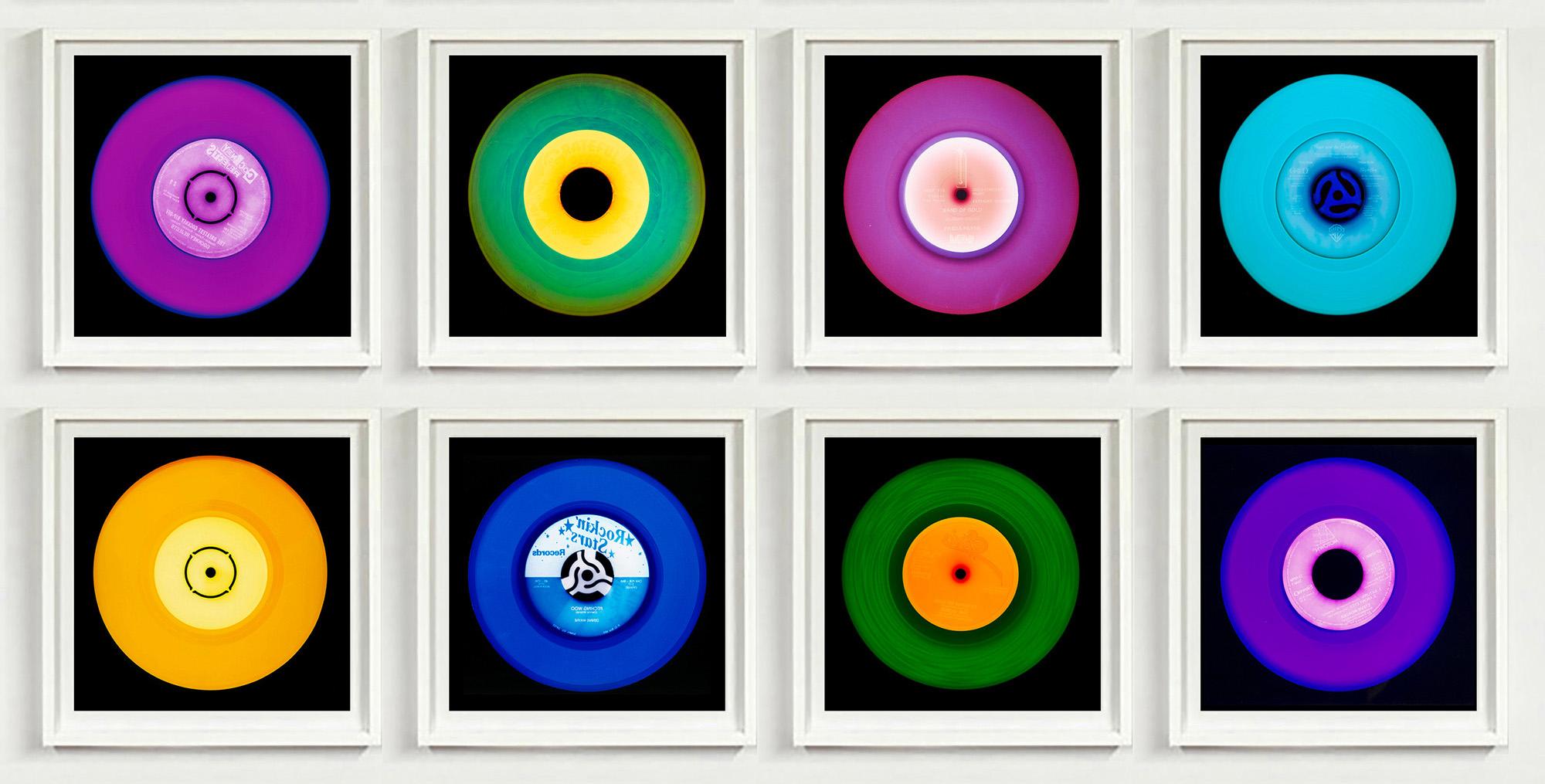 Vinyl-Kollektion 8teilige mehrfarbige Installation – Pop-Art Farbfotografie – Photograph von Heidler & Heeps