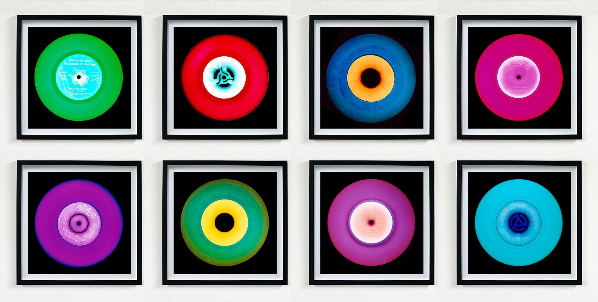Heidler & Heeps Color Photograph – Vinyl Kollektion 8 Stück Multicolor Installation - Pop-Art-Farbfotografie