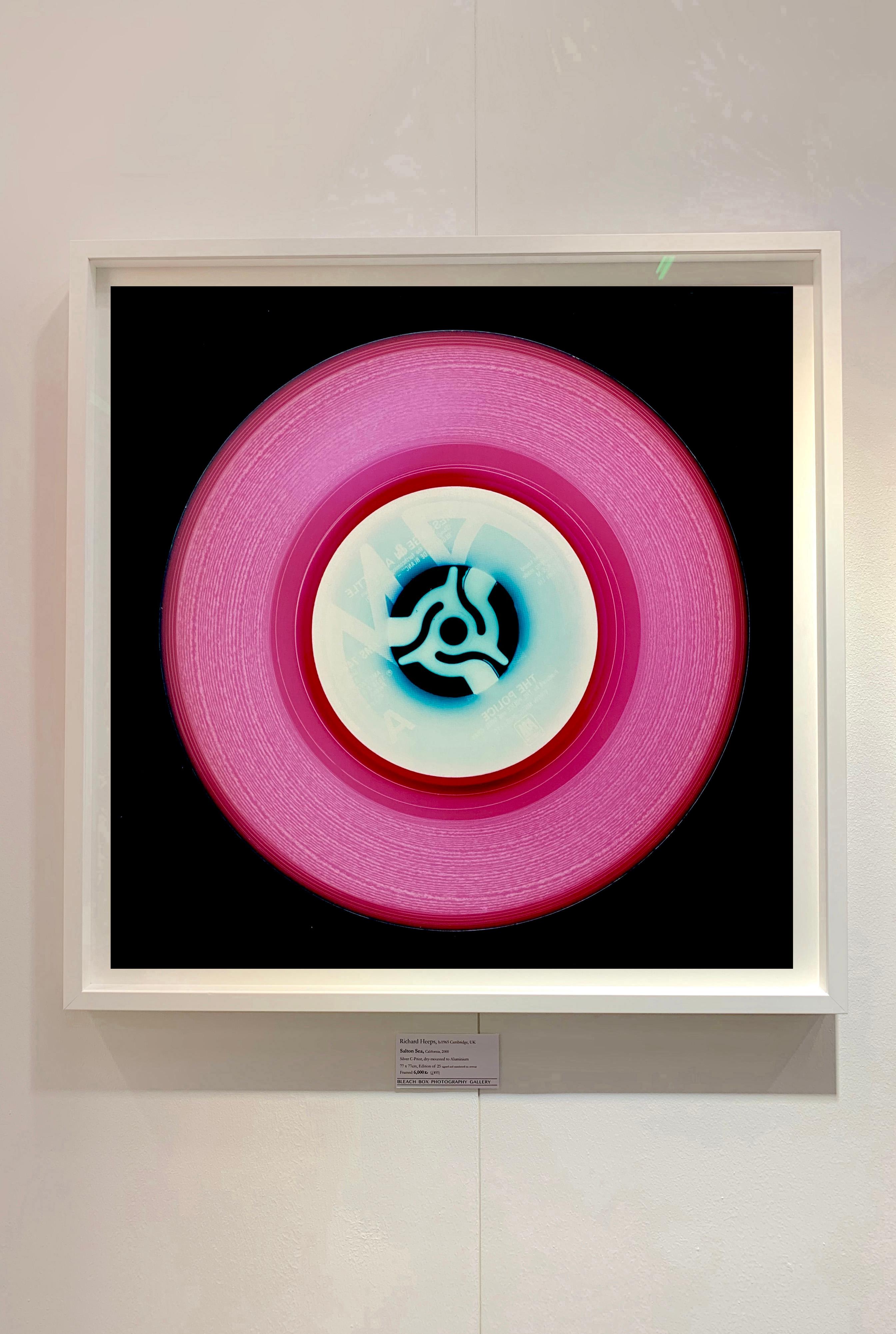 Vinyl-Kollektion, A (Rosa) – Konzeptionell, Pop Art, Farbfotografie (Pop-Art), Print, von Heidler & Heeps