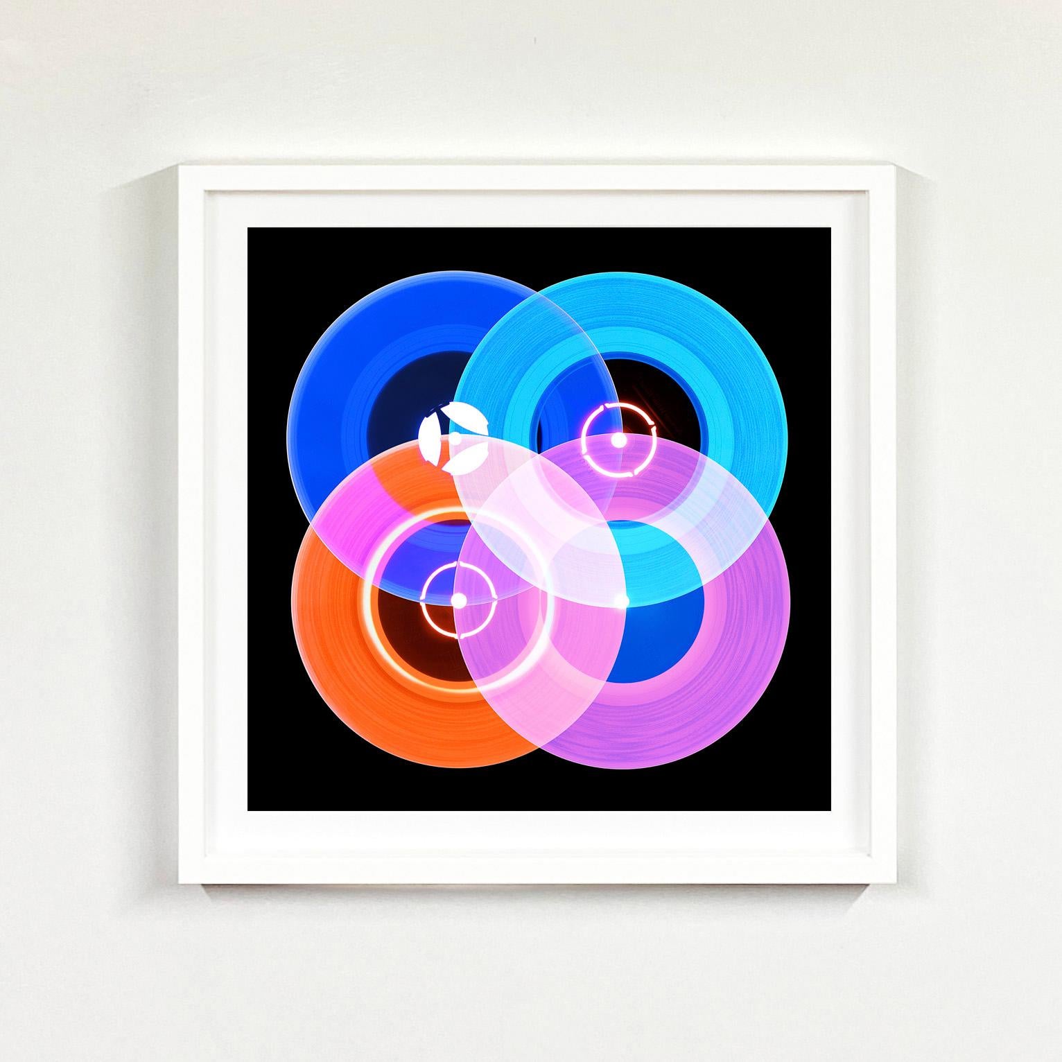 Collection Vinyl A Side Recording - Photographie couleur Pop Art - Noir Print par Heidler & Heeps