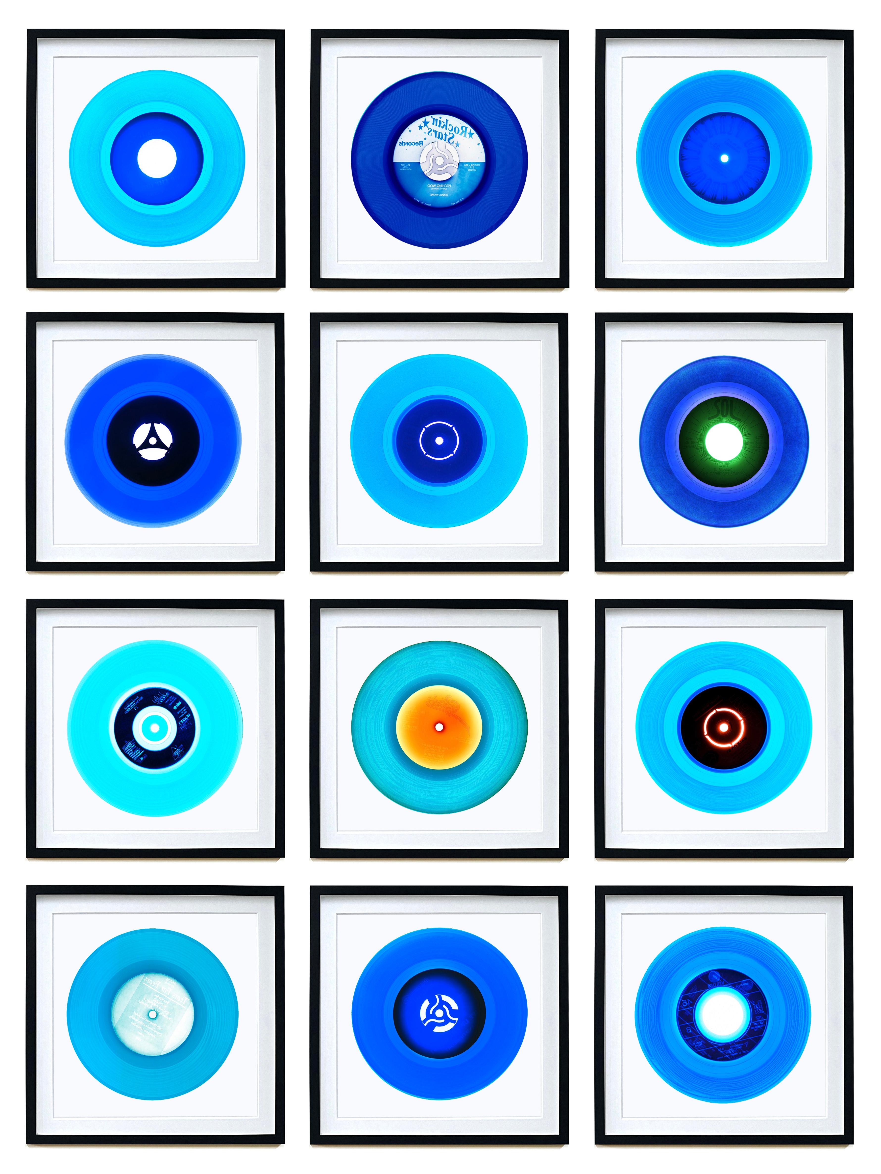 Colección de vinilos B Side Blues Instalación de 12 piezas - Fotografía Pop Art en color - Photograph de Heidler & Heeps
