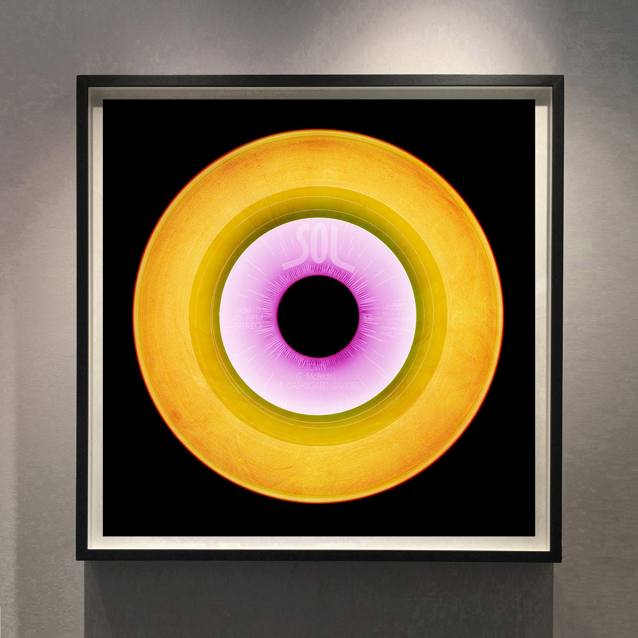 Collection Vinyl - B Side - Photographie conceptuelle couleur Pop Art - Orange Color Photograph par Heidler & Heeps