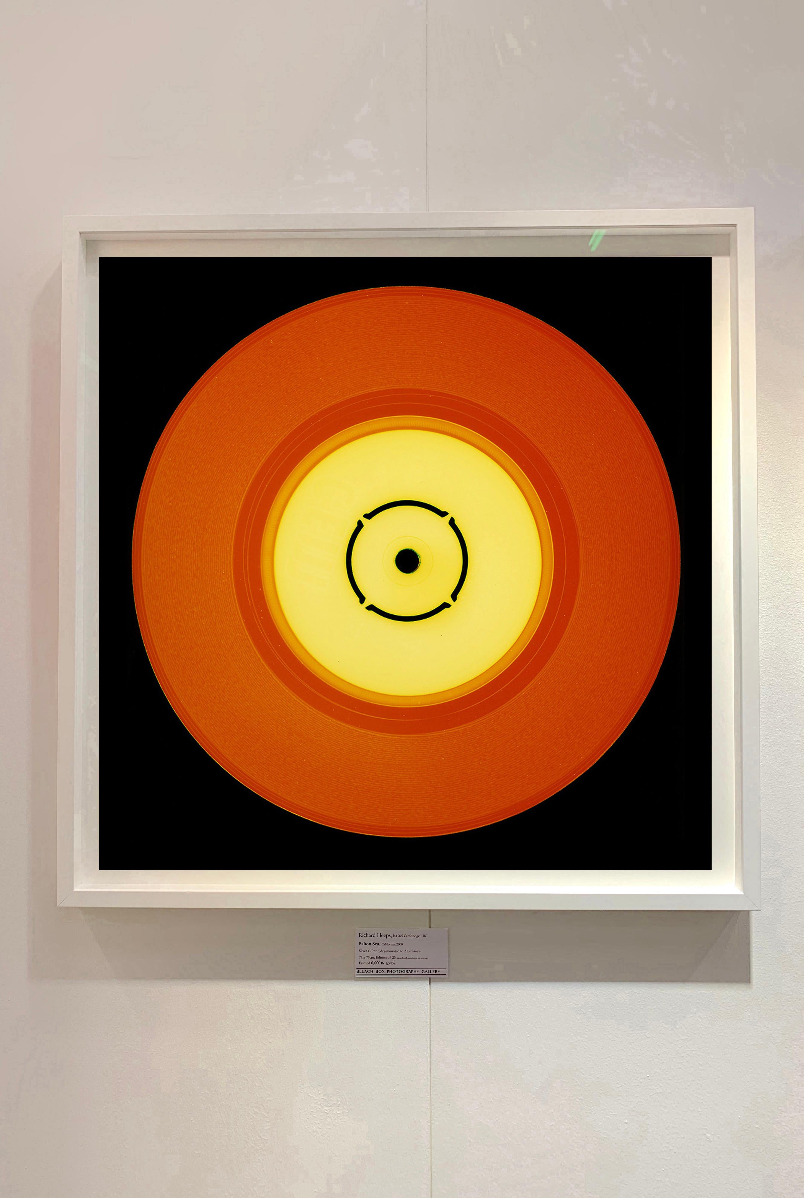 Collection Vinyl, Double B Side (orange) - Photographie couleur Pop Art conceptuelle - Rouge Color Photograph par Heidler & Heeps