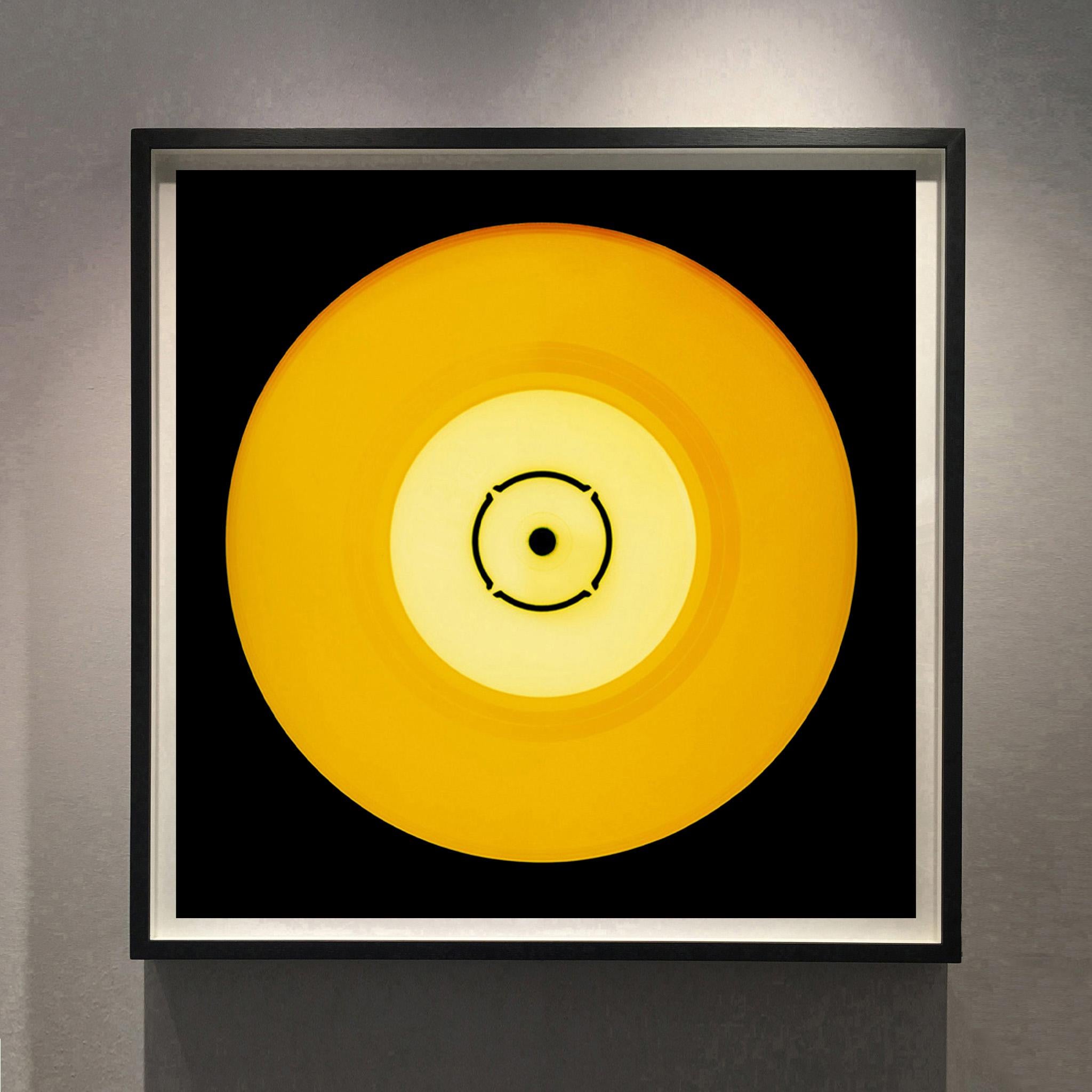 Vinyl Kollektion, Double B Side Sunshine - Konzeptionelle Pop-Art-Farbfotografie – Print von Heidler & Heeps