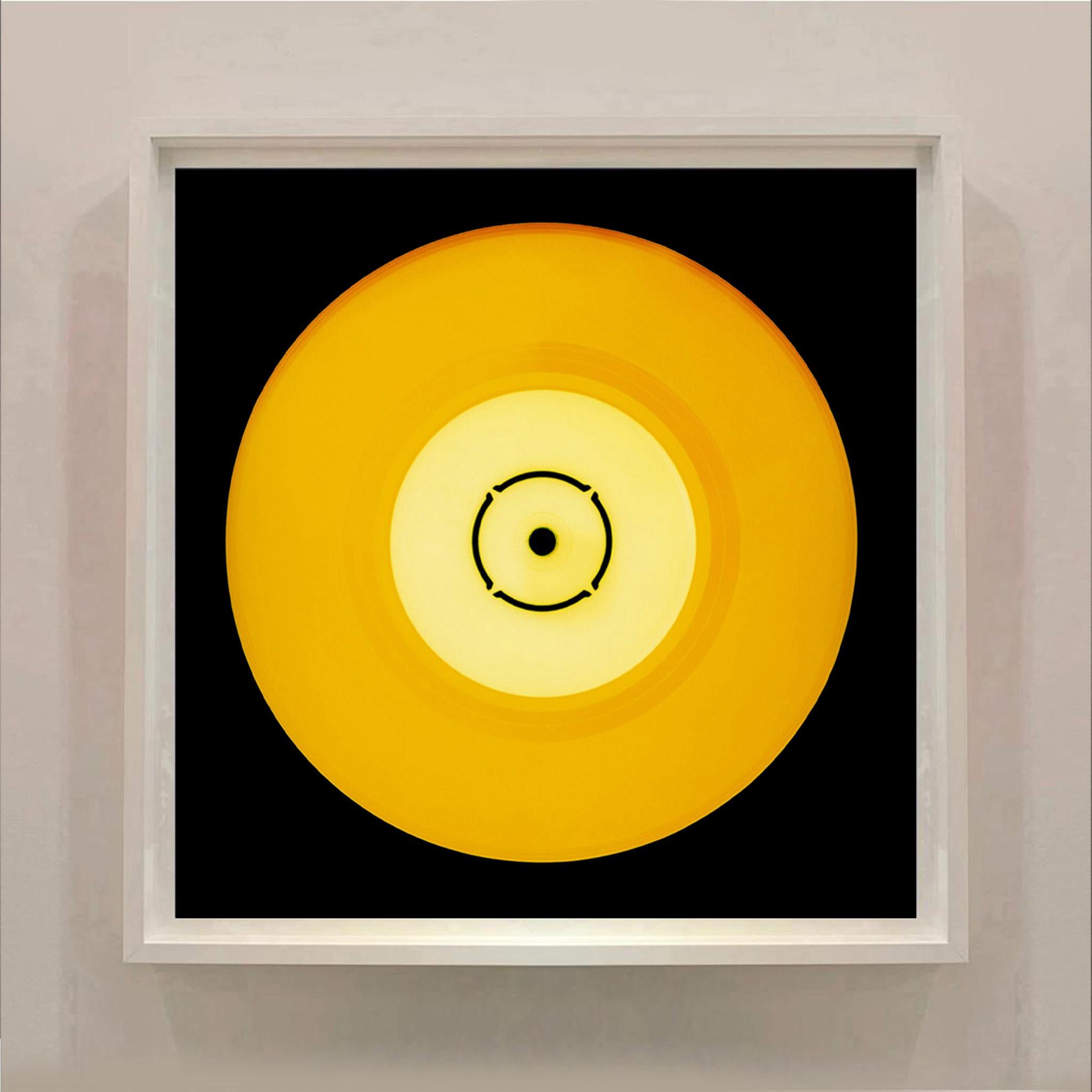 Vinyl Kollektion, Double B Side Sunshine - Konzeptionelle Pop-Art-Farbfotografie (Gelb), Print, von Heidler & Heeps