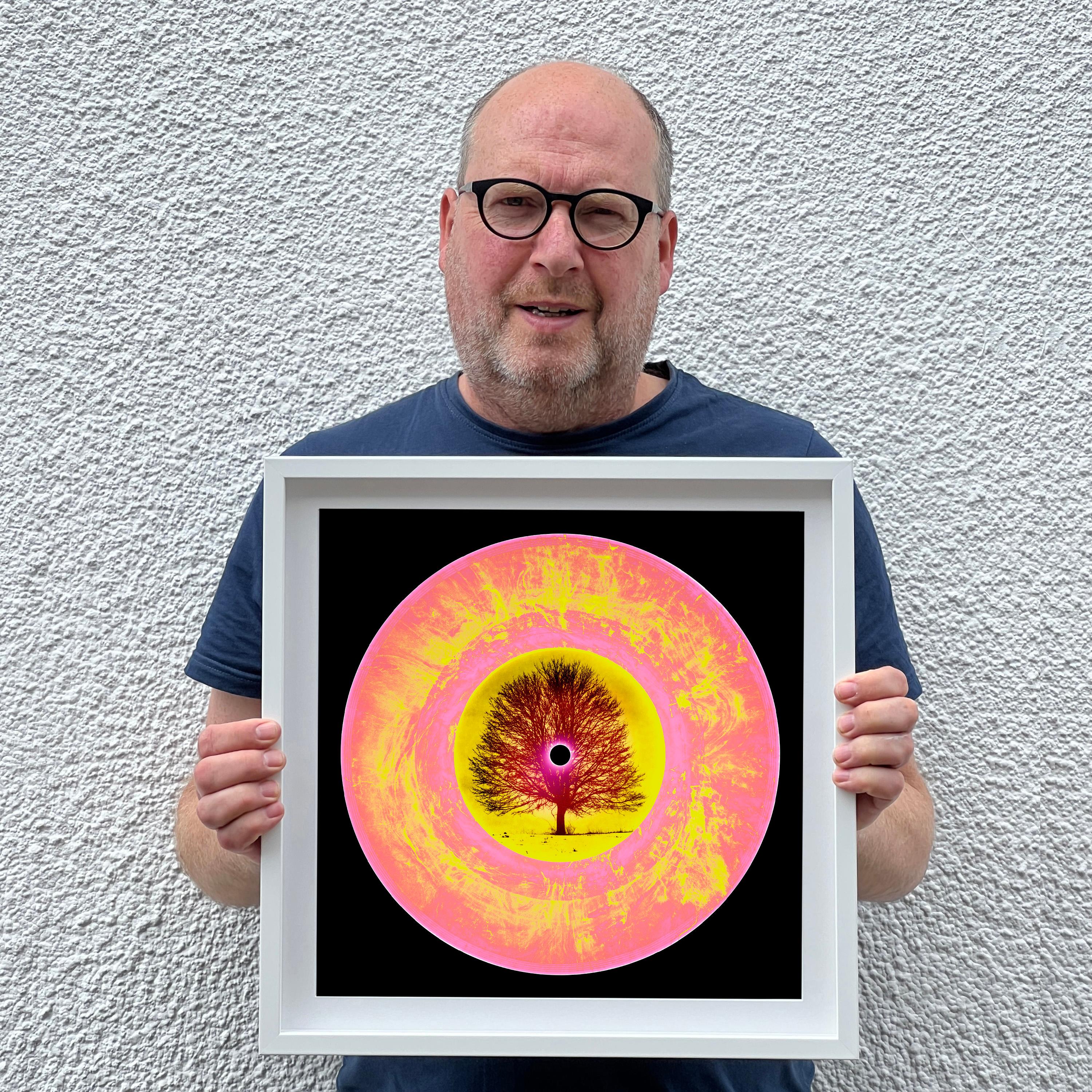 Collection LTD ED Vinyl rose ocre - Photographie couleur pop art - Orange Print par Heidler & Heeps
