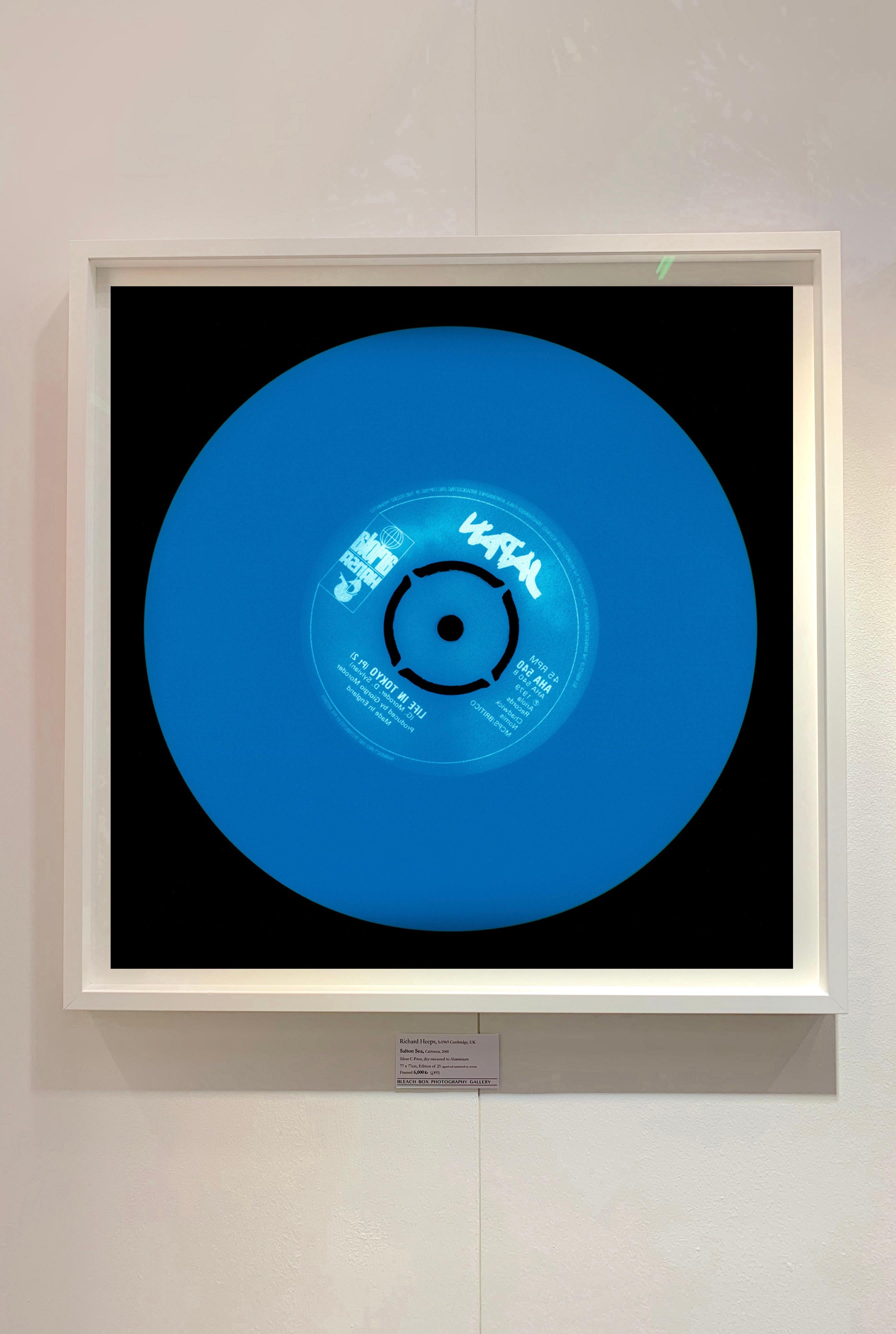 Collection Vinyl, Fabriqué en Angleterre - Photographie bleue, conceptuelle, couleur Pop Art - Print de Heidler & Heeps