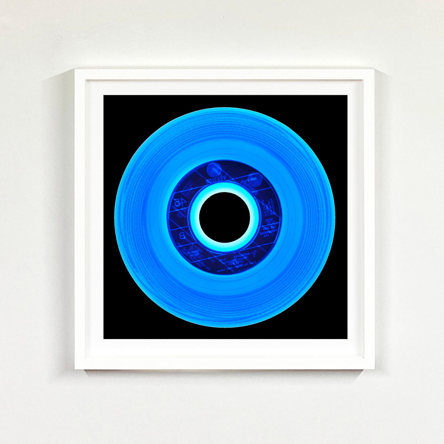 Collection Vinyl Made in France Bleu - Photographie couleur Pop Art - Noir Print par Heidler & Heeps
