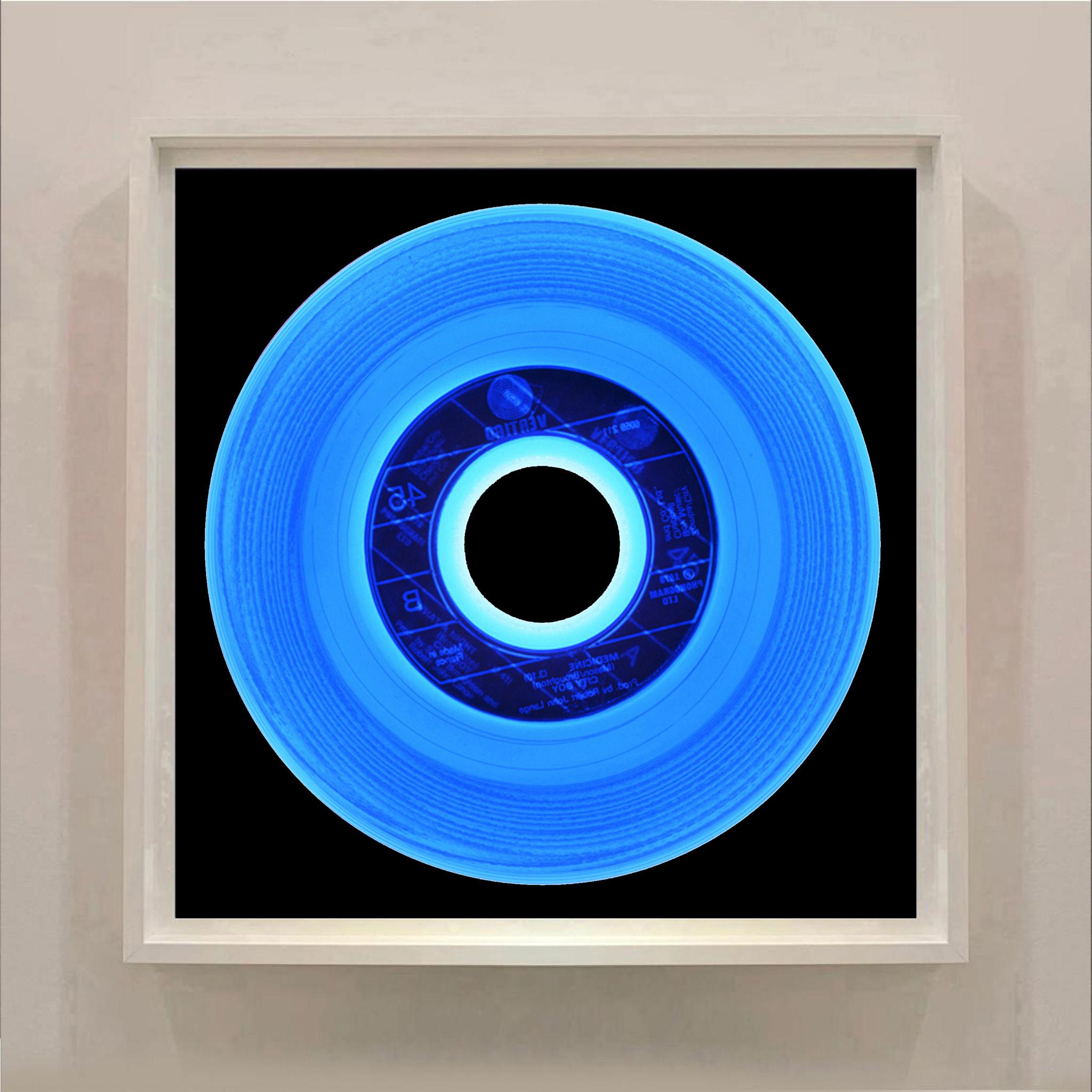 Collection Vinyl Made in France Bleu - Photographie couleur Pop Art - Noir Print par Heidler & Heeps