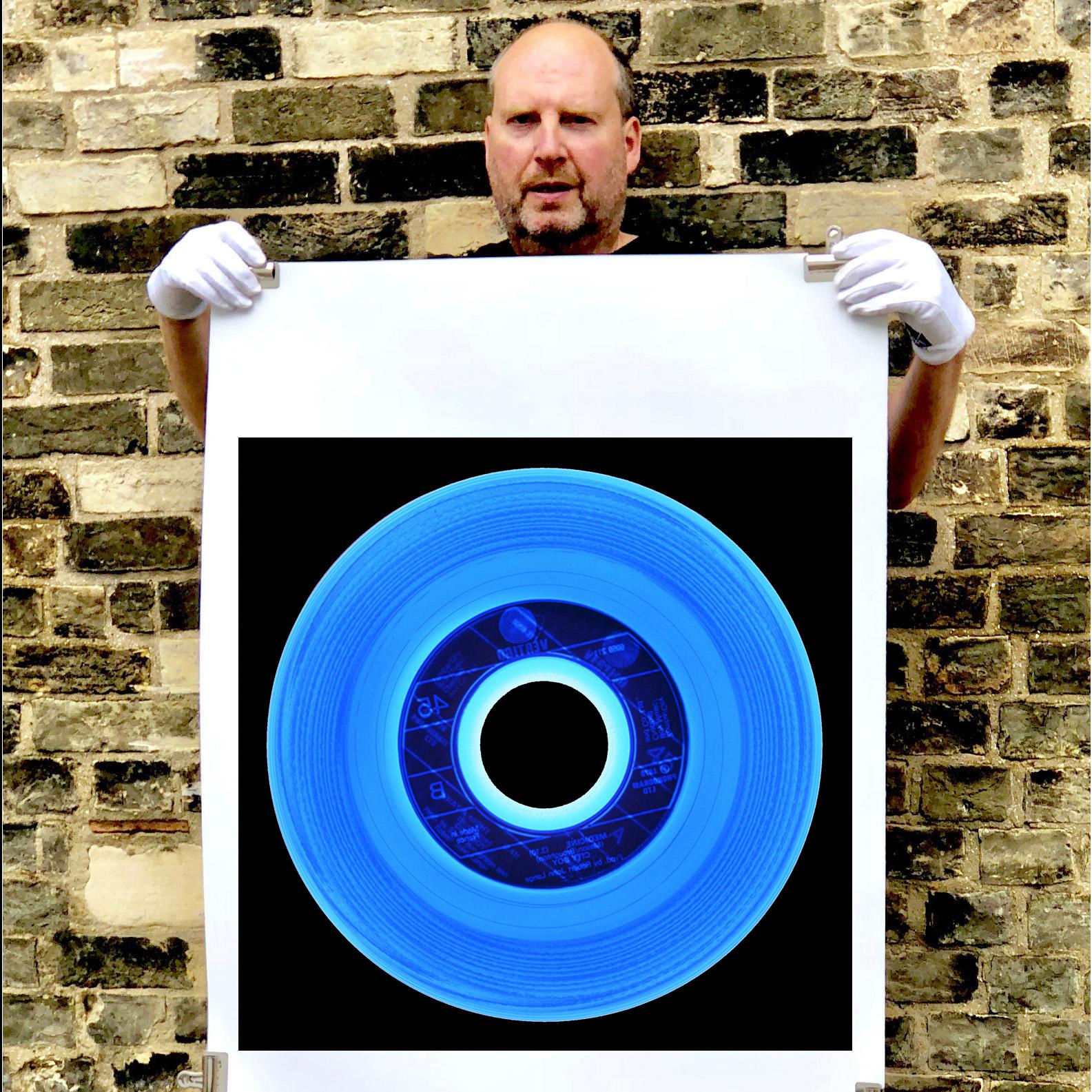Heidler & Heeps Vinyl Collection 'Made in France Blue'. 
Richard Heeps et Natasha Heidler, photographes contemporains renommés, ont collaboré à la réalisation de cette collection magnifiquement envoûtante. Une célébration du disque vinyle et de la