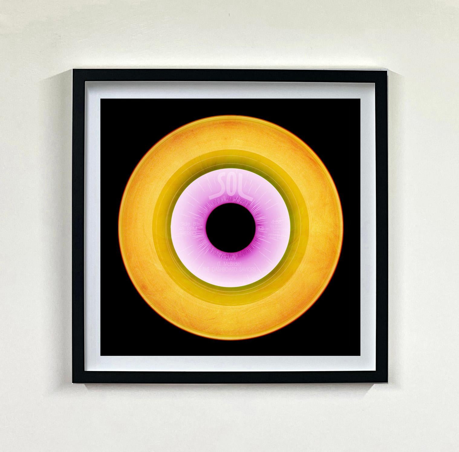 Vinyl Kollektion Neun Mehrfarbige Installation - Multicolor Pop Art Foto, mehrfarbig im Angebot 6