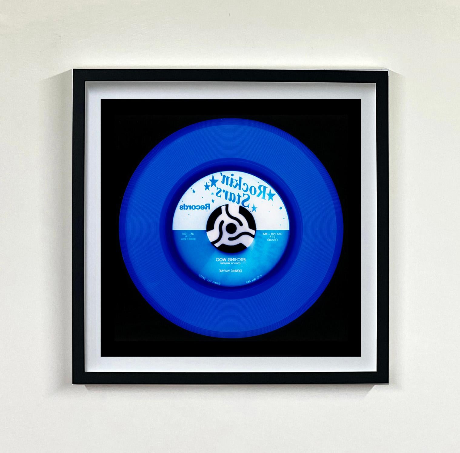 Vinyl Kollektion Neun Mehrfarbige Installation - Multicolor Pop Art Foto, mehrfarbig (Pop-Art), Photograph, von Heidler & Heeps