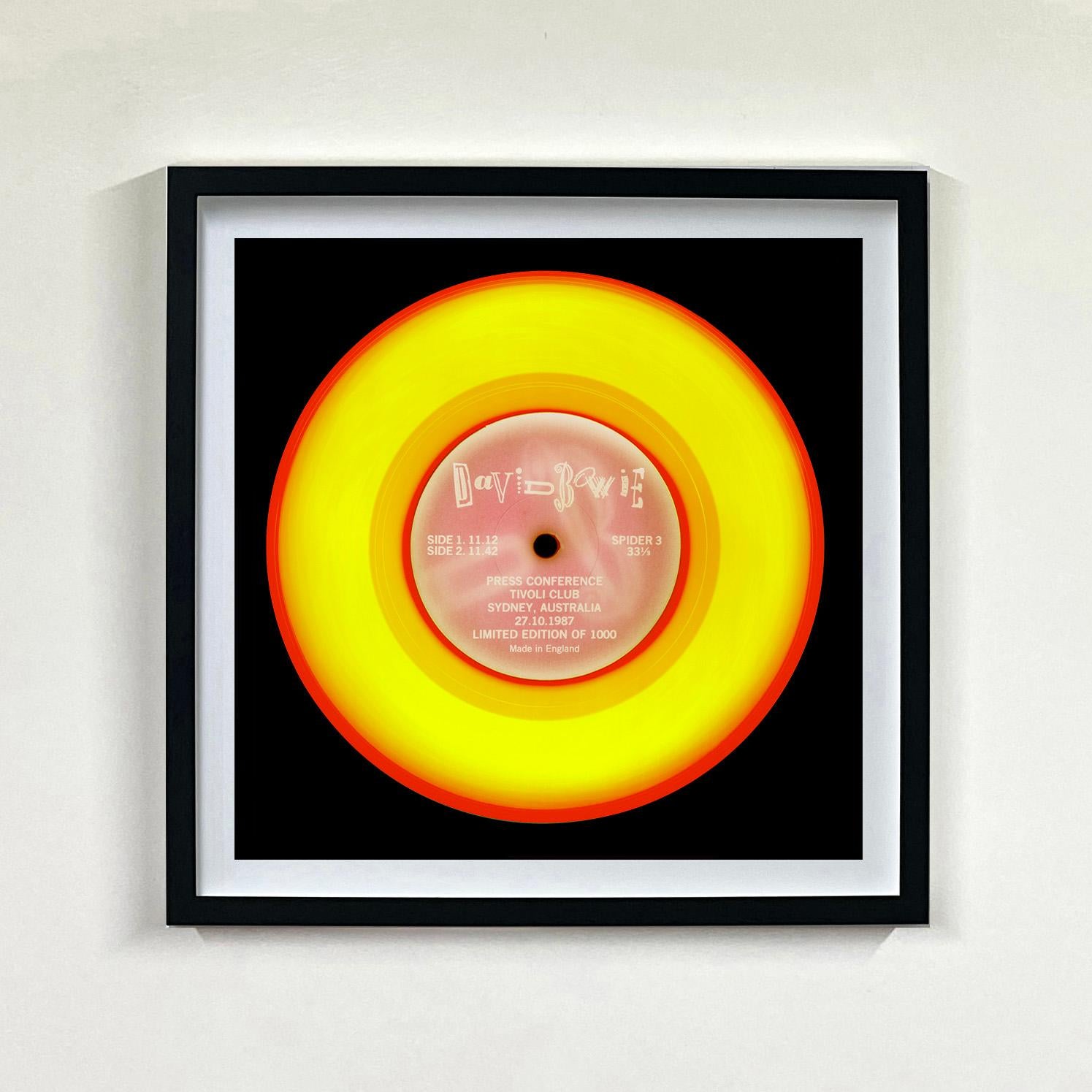 Colección de Vinilo Heidler & Heeps Instalación de Nueve Piezas Multicolor.
Los aclamados fotógrafos contemporáneos Richard Heeps y Natasha Heidler han colaborado para crear esta fascinante colección. Una celebración del disco de vinilo y la