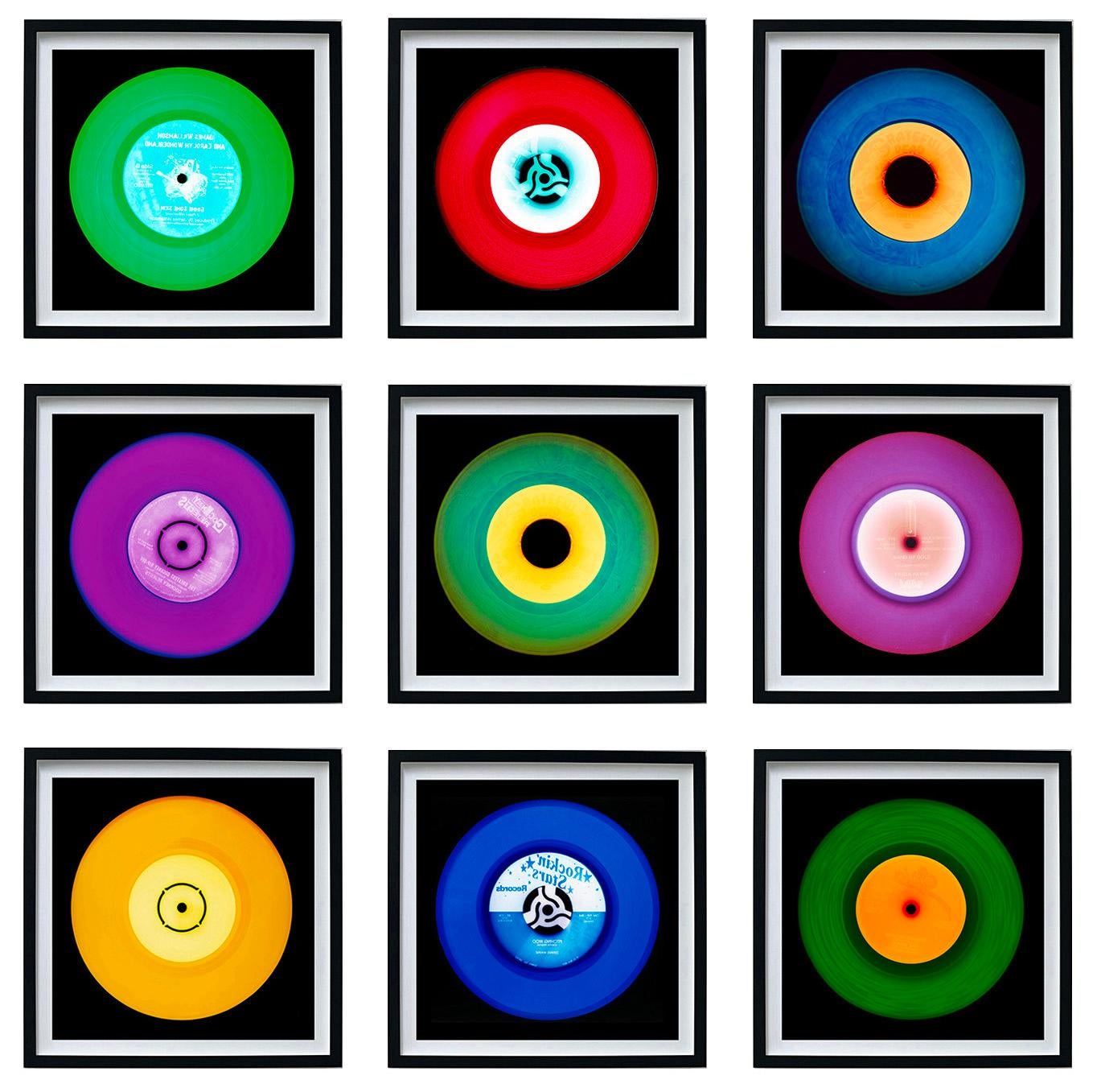 Heidler & Heeps Color Photograph – Vinyl Collection Nine Piece Multicolor Installation - Mehrfarbiges Pop-Art-Foto