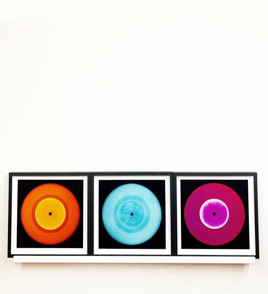 Vinyl Kollektion - Orange, Blau, Rosa Trio - Pop-Art-Farbfotografie (Schwarz), Print, von Heidler & Heeps