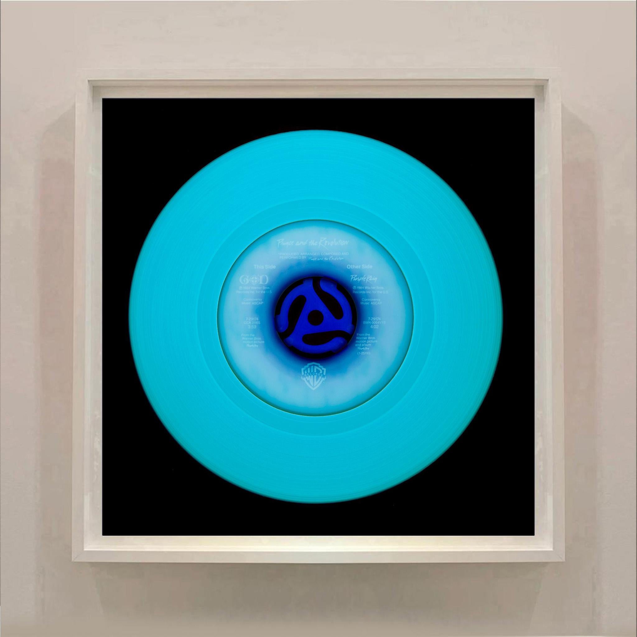 Vinyl-Kollektion, Other Side (Blau) – Konzeptionelle Farbfotografie der Pop-Art (Schwarz), Print, von Heidler & Heeps