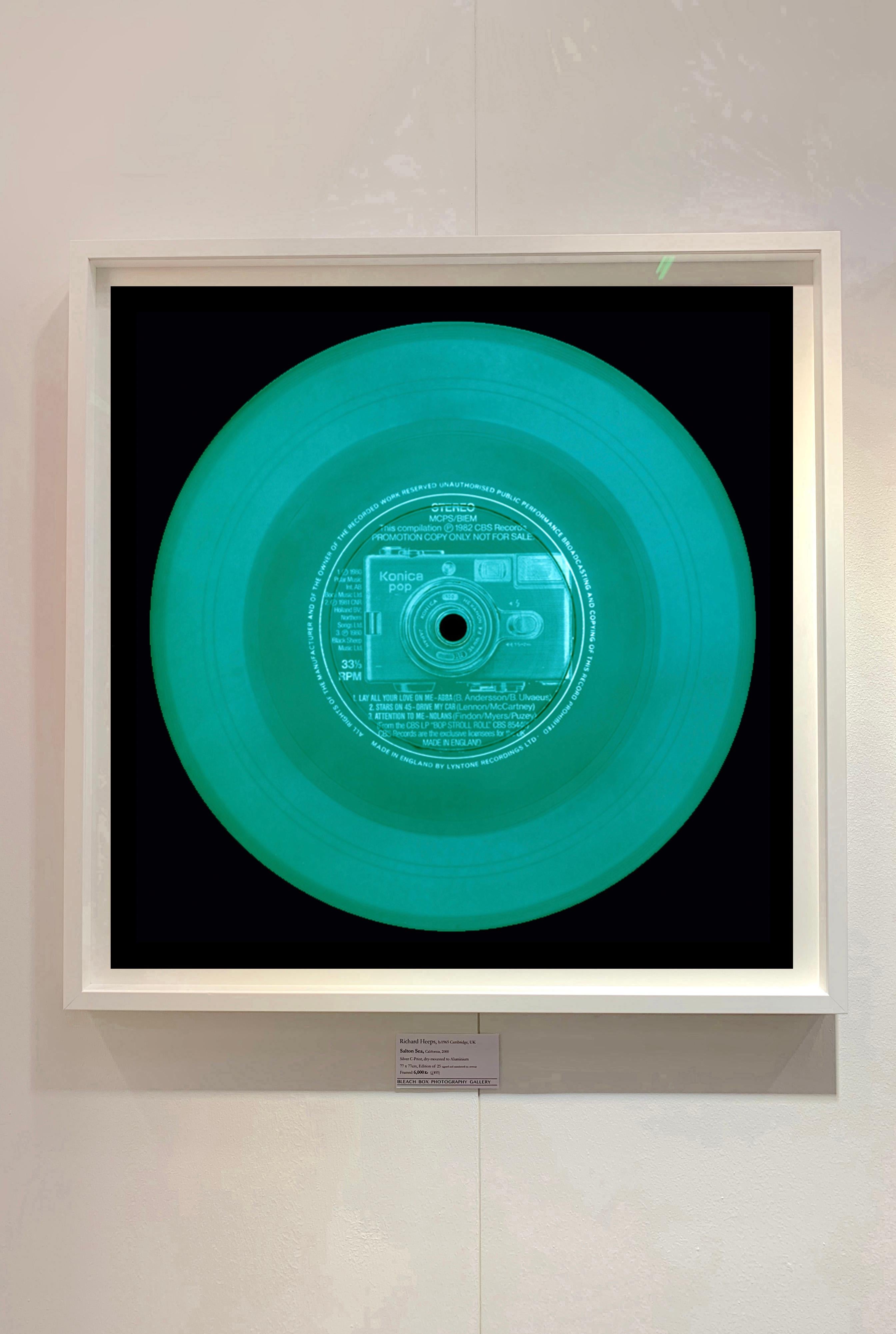 Collezione in vinile, POP! (Green) - Fotografia concettuale e Pop Art a colori - Photograph di Heidler & Heeps
