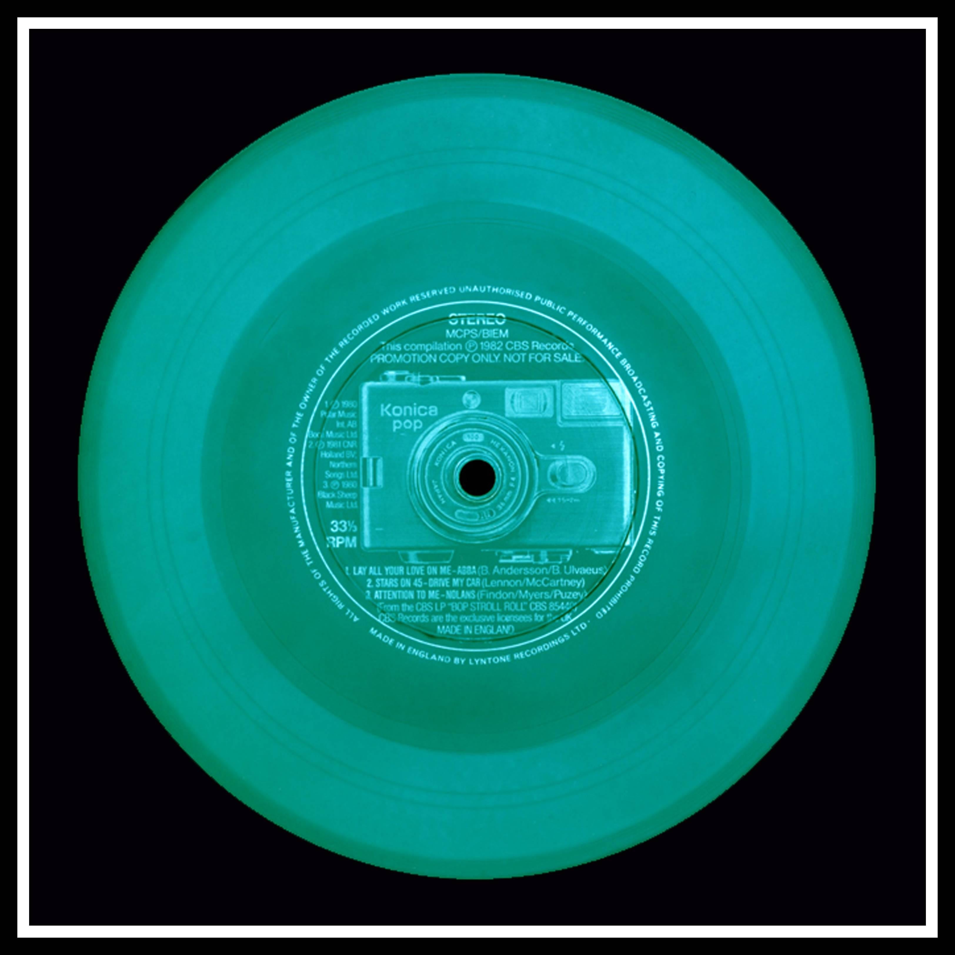 Collezione in vinile, POP! (Green) - Fotografia concettuale e Pop Art a colori in vendita 2