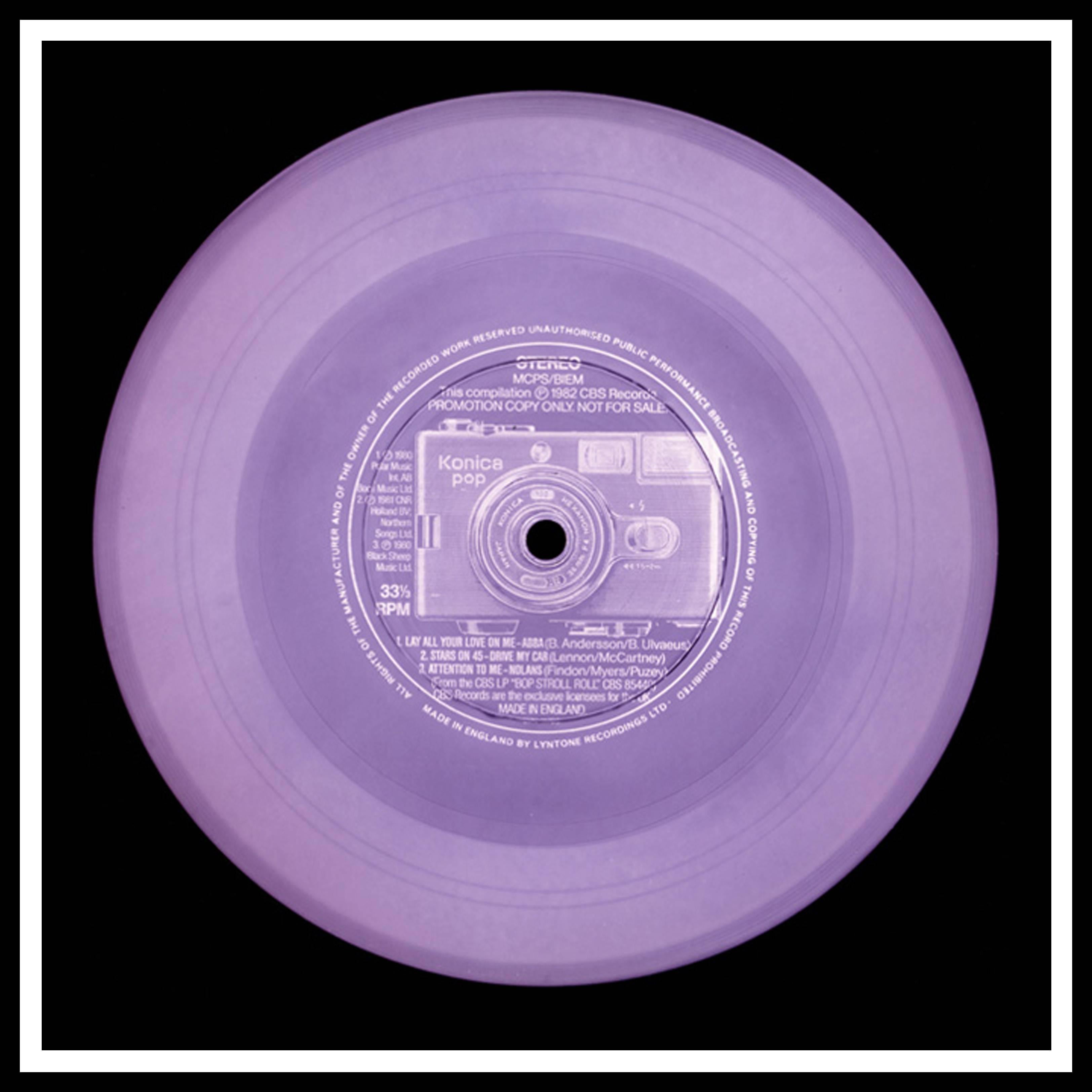 Collection de vinyles POP! (Lilas) - Photographie conceptuelle, pop art, couleur en vente 3