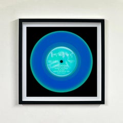 Vinyl Kollektion „Press Conference (Cobaltblau)“ – Pop-Art-Farbfotografie