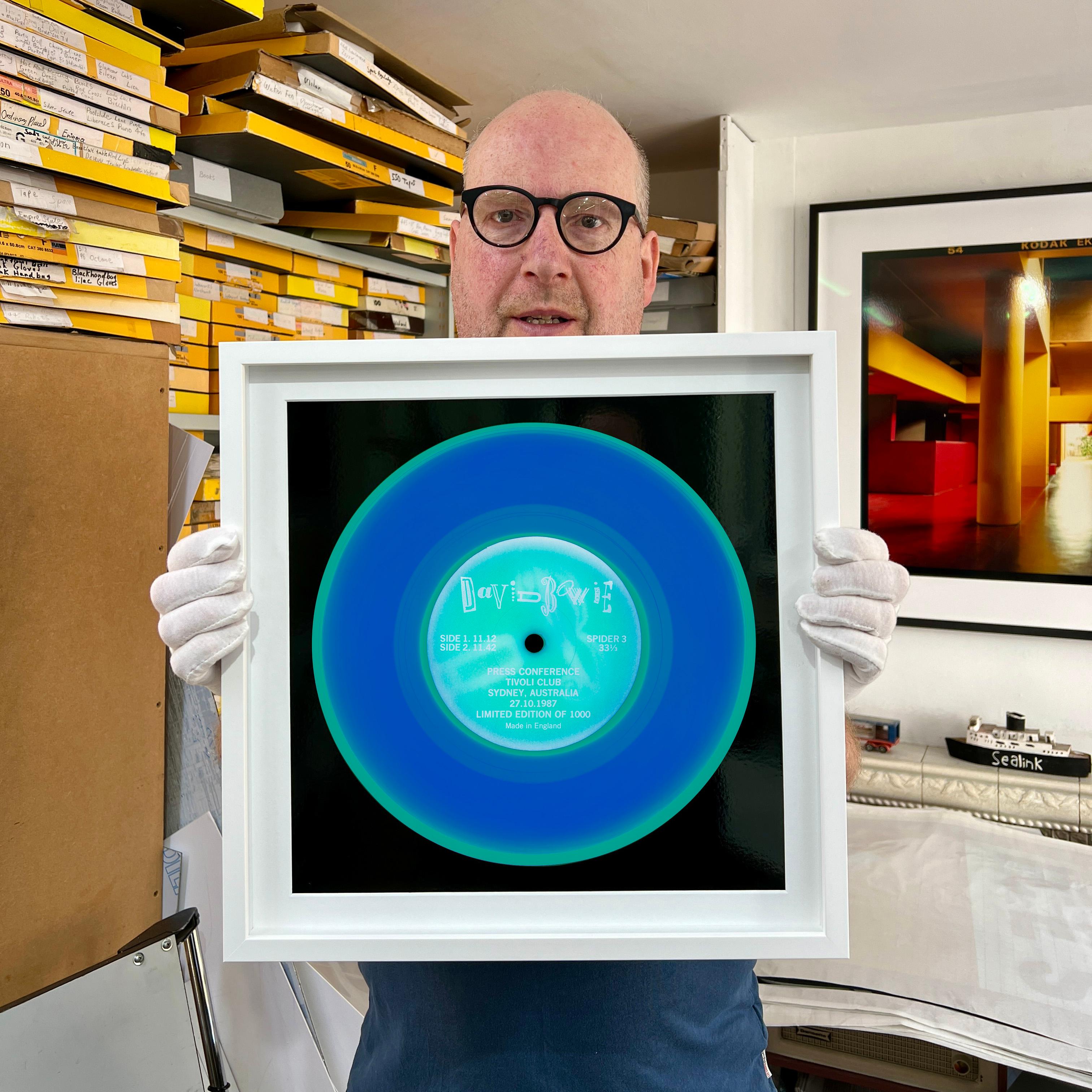 Collection Vinyl Conference (bleu cobalt) - Photographie couleur Pop Art en vente 2