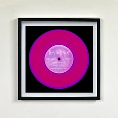 Vinyl Kollektion 'Press Conference (Fuchsia Rosa)' - Pop Art Farbfotografie