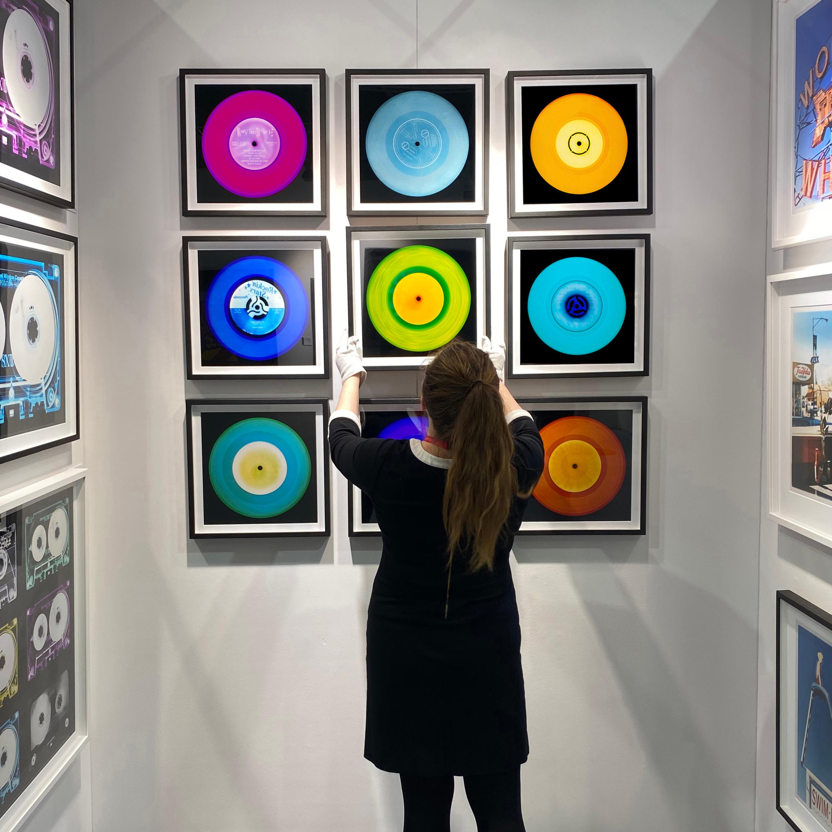 Collection Vinyl conférence presse (rose fuchsia) - Photographie couleur Pop Art en vente 1