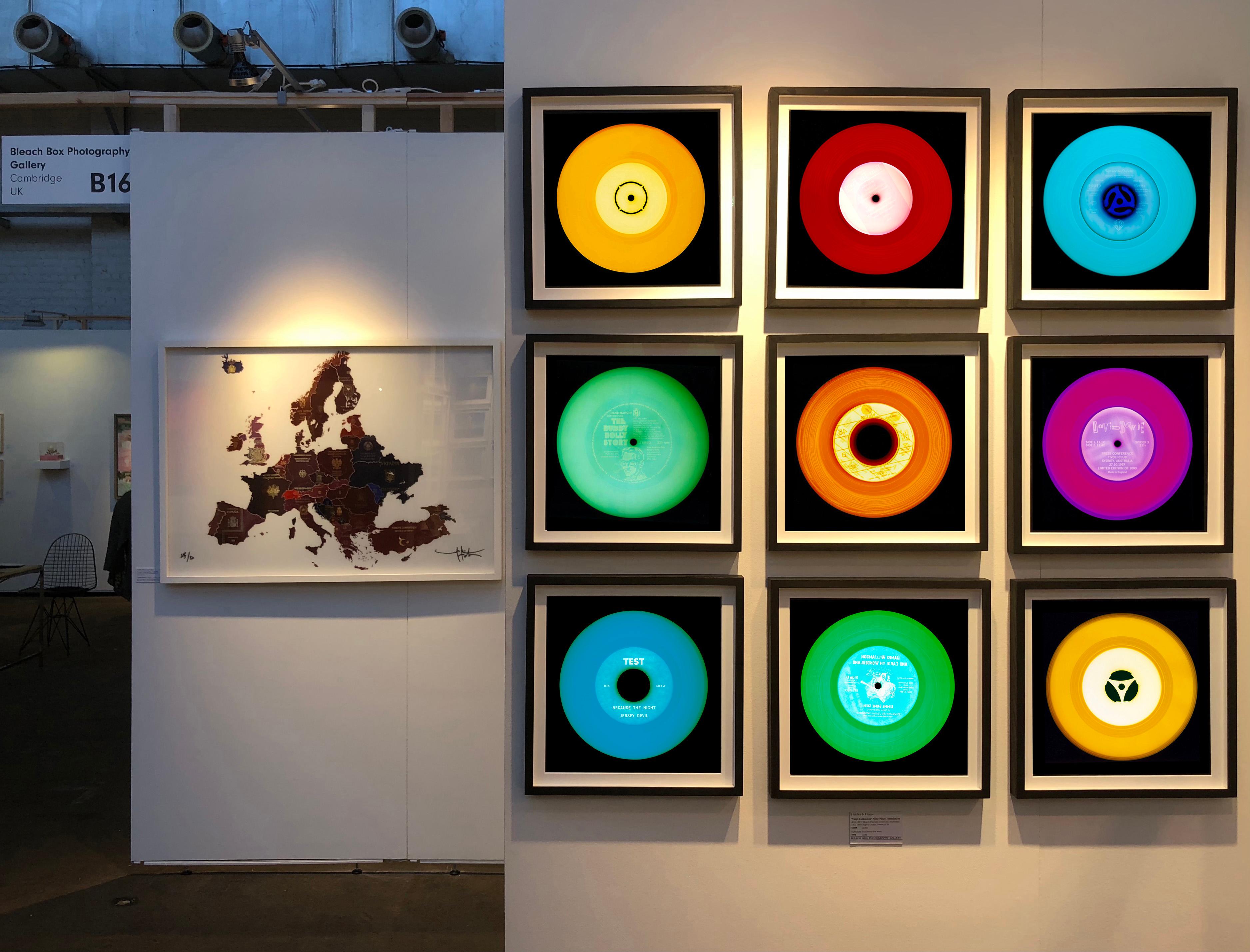 Collection Vinyl conférence presse (rose fuchsia) - Photographie couleur Pop Art en vente 3