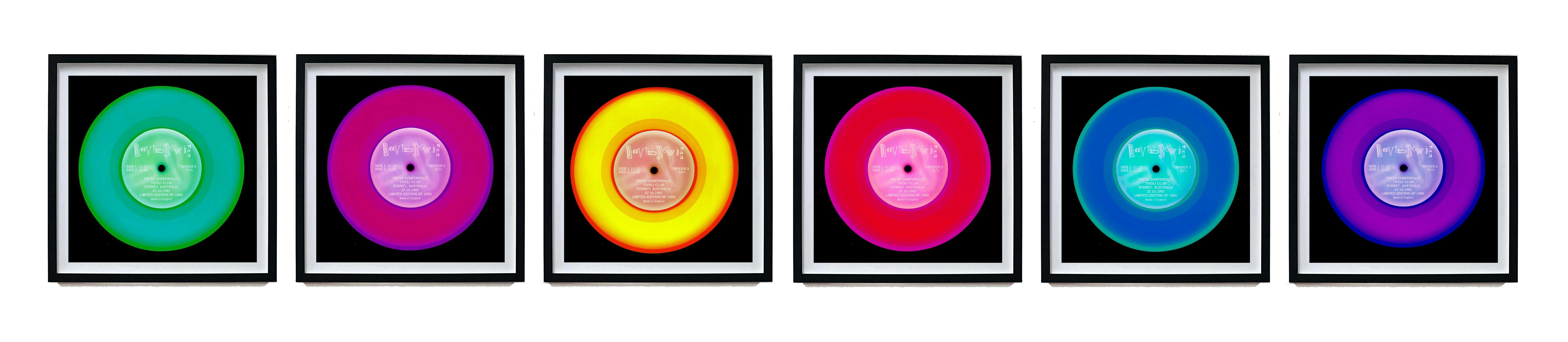 Collection Vinyl conférence presse (rose fuchsia) - Photographie couleur Pop Art en vente 2