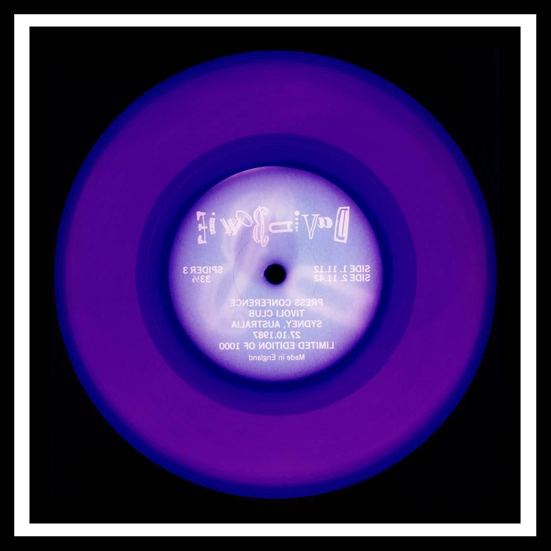 Collection de vinyles, conférences de presse violettes, conceptuelles, pop art, photographie en vente 1