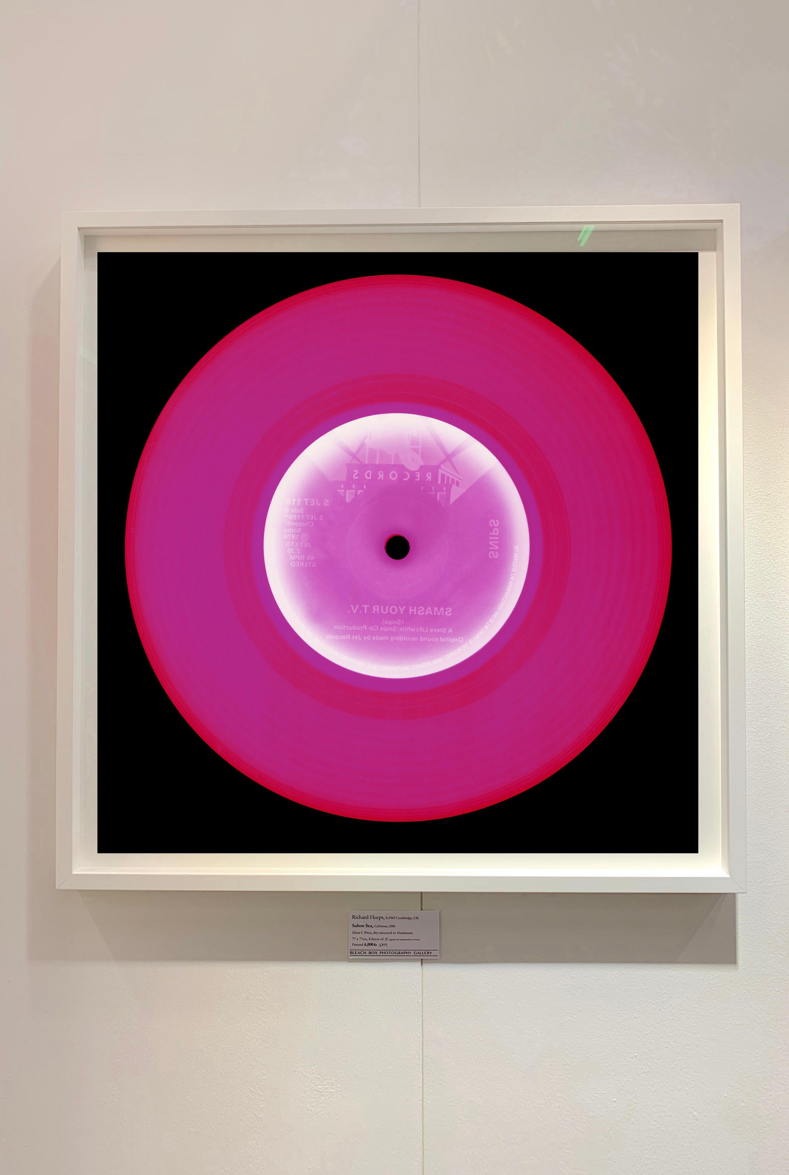 Collection Vinyl Side B (rose) - Conceptuel, Pop Art, Color, Photographie - Violet Print par Heidler & Heeps