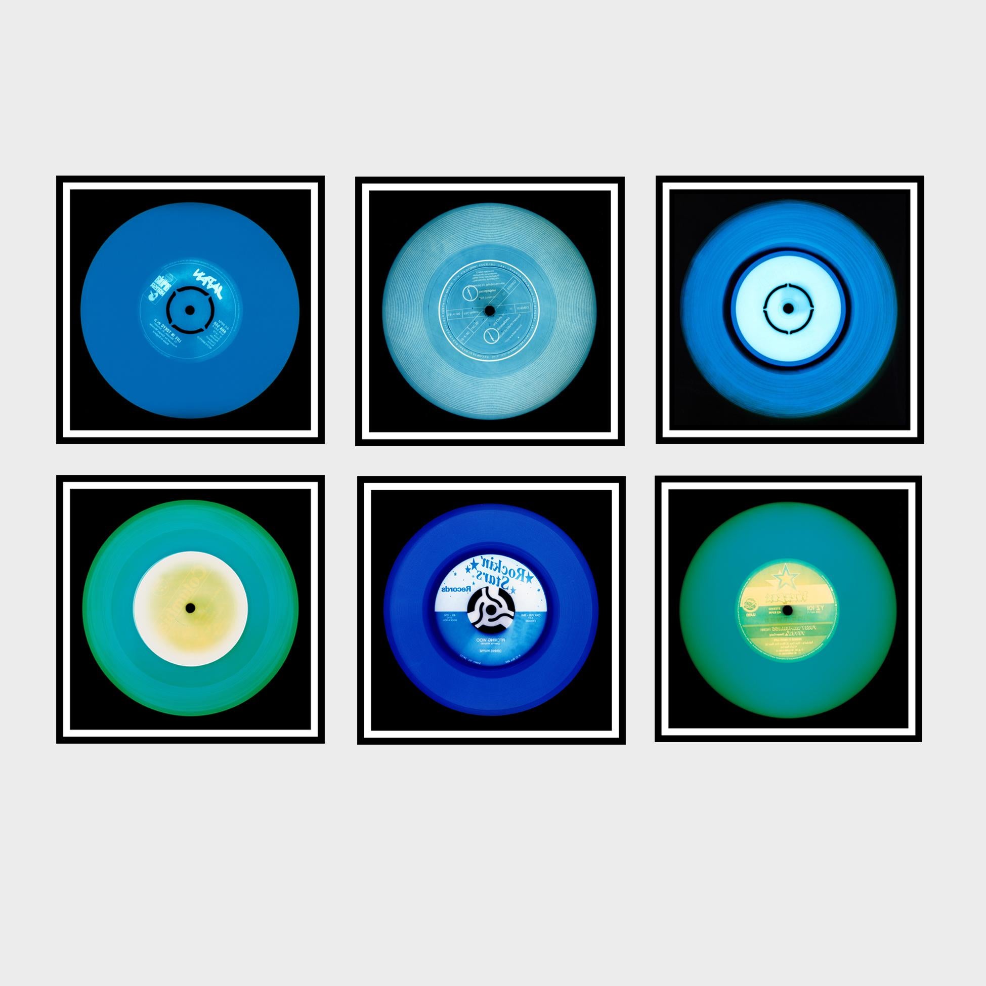 Sechsteilige Blues-Installation aus der Vinyl-Kollektion – Pop-Art-Farbfotografie