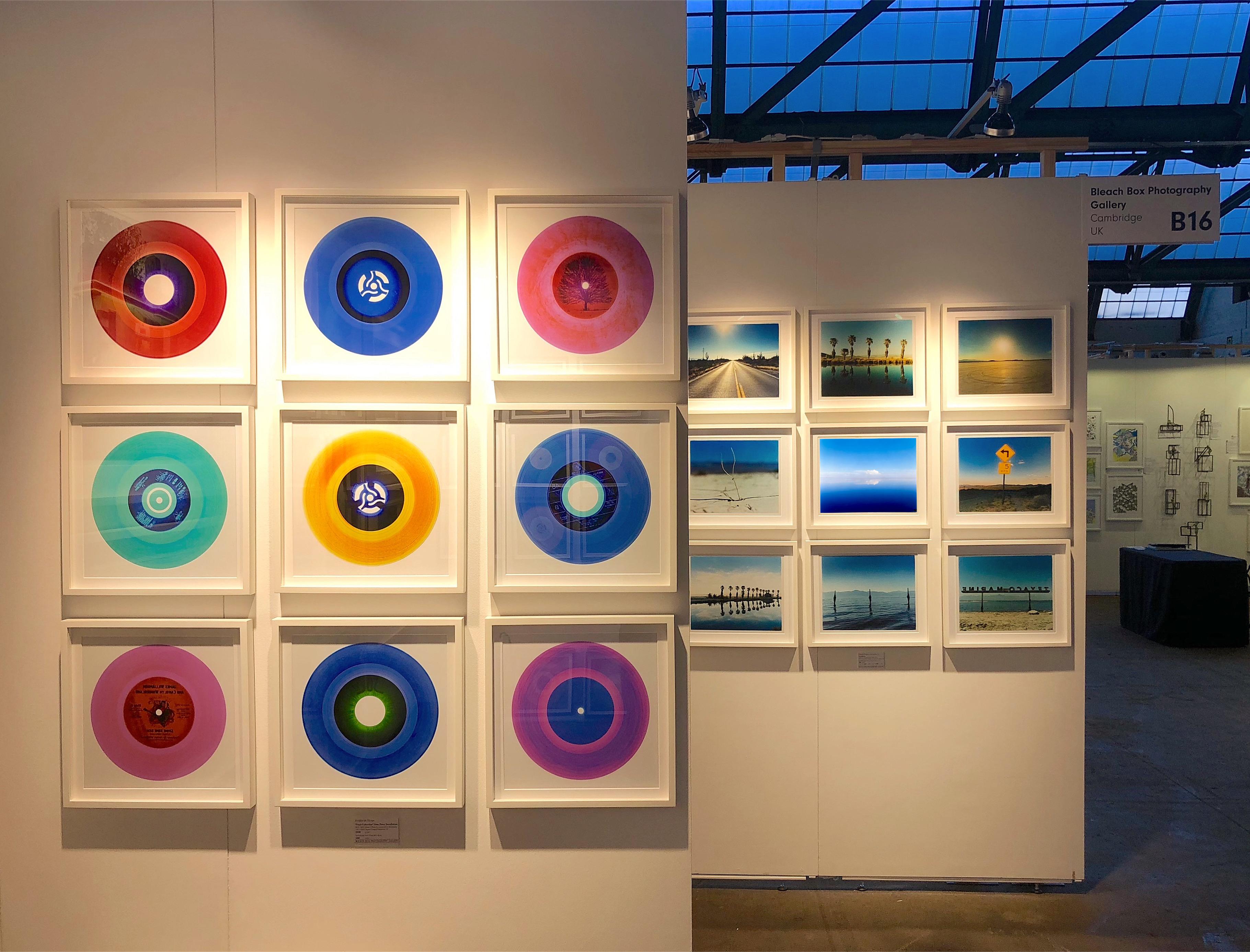 Colección de Vinilos Instalación de Diez Piezas en la Cara B - Fotografía Pop Art en Color en venta 9