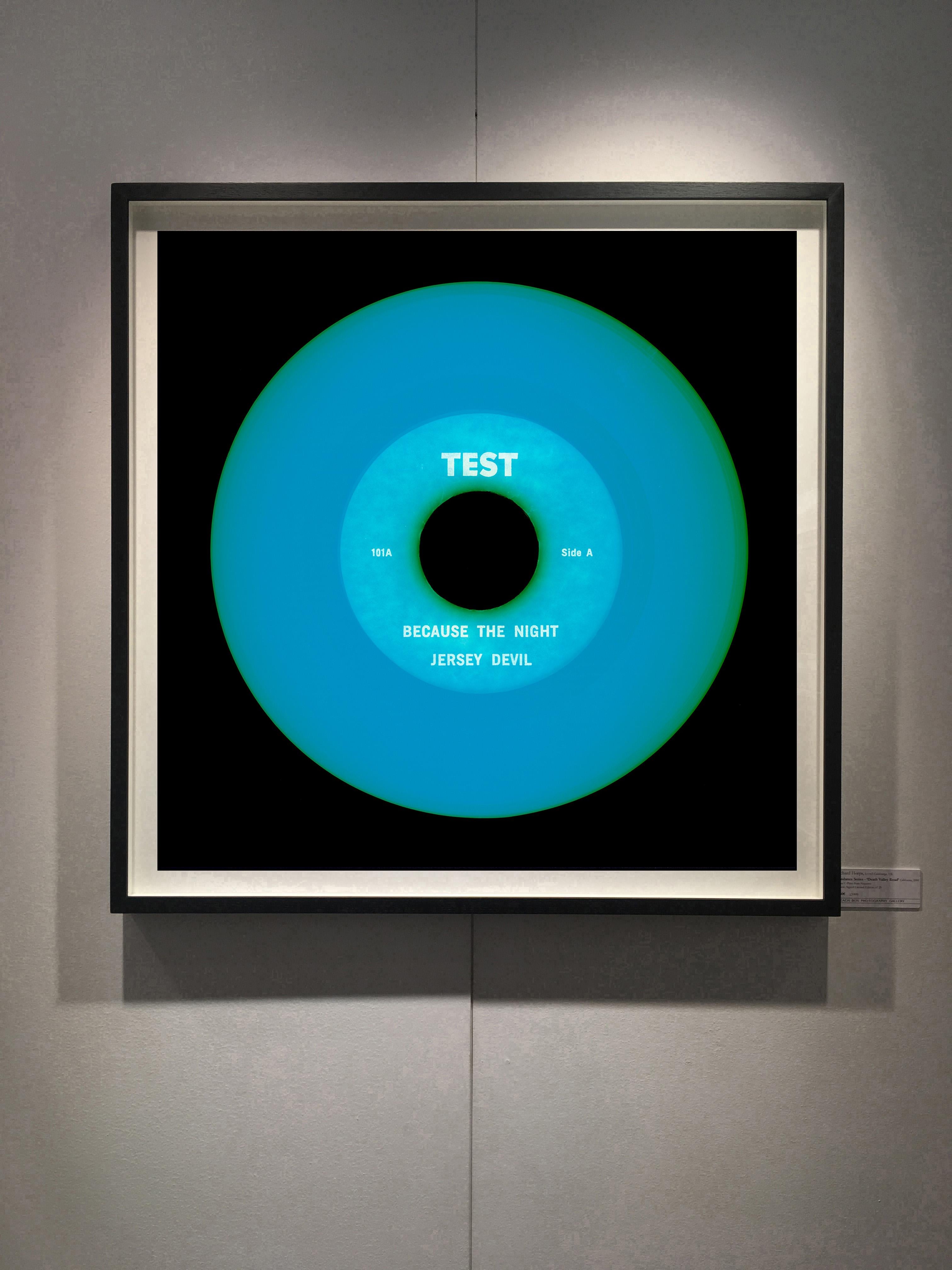 'Test' de la collection de vinyles de Heidler & Heeps.
Les photographes contemporains renommés Richard Heeps et Natasha Heidler ont collaboré pour créer cette collection merveilleusement envoûtante. Une célébration du disque vinyle et de la