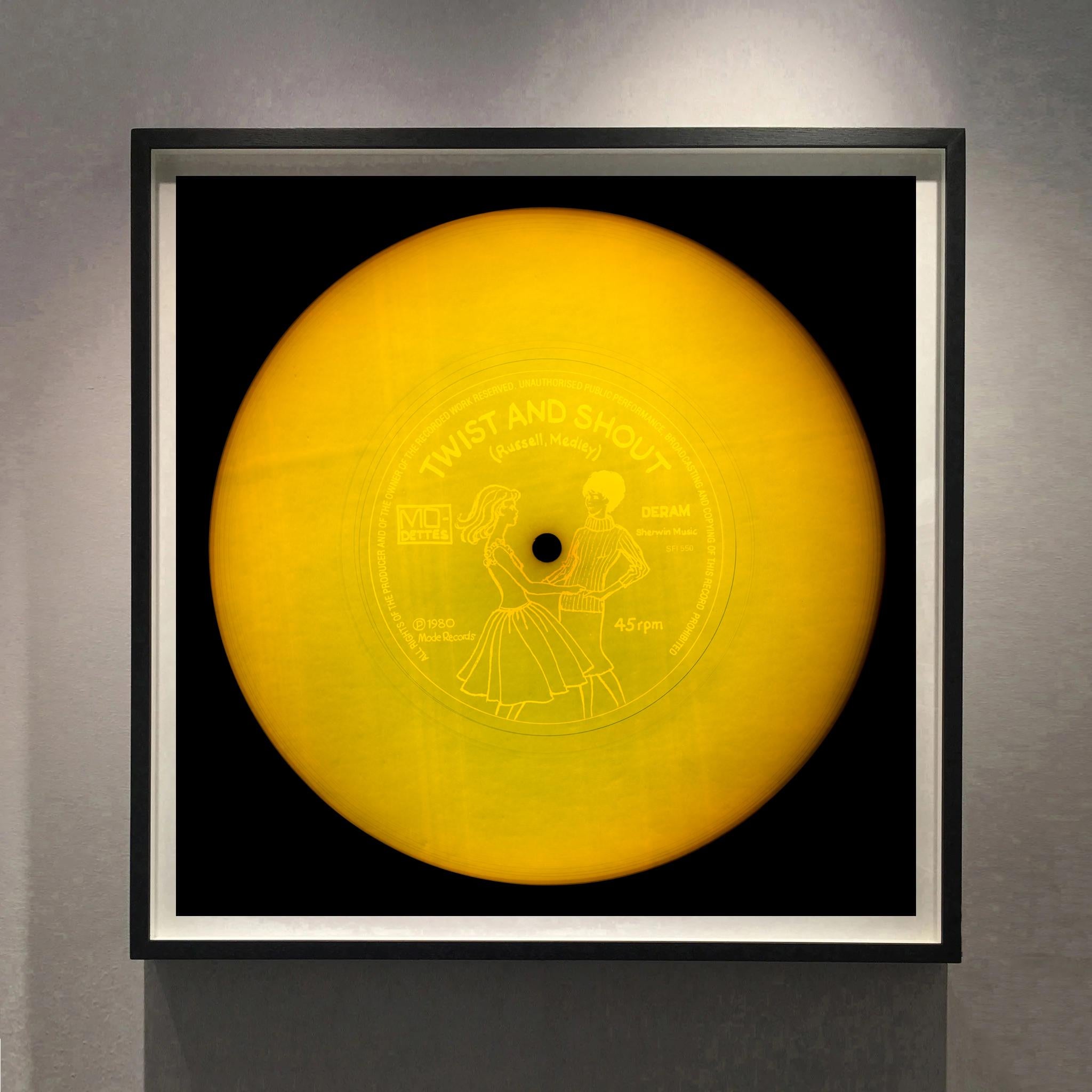 Vinyl Collection'S Twist and Shout Giallo - Fotografia Pop Art a colori - Print di Heidler & Heeps
