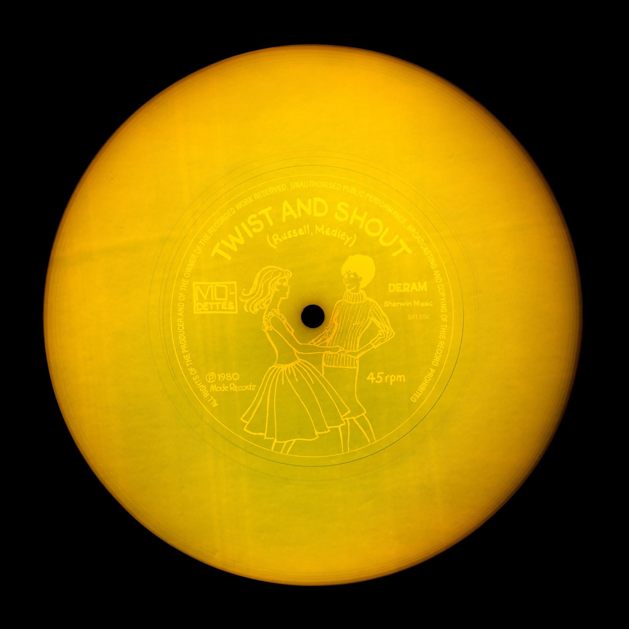 Print di Heidler & Heeps - Vinyl Collection'S Twist and Shout Giallo - Fotografia Pop Art a colori